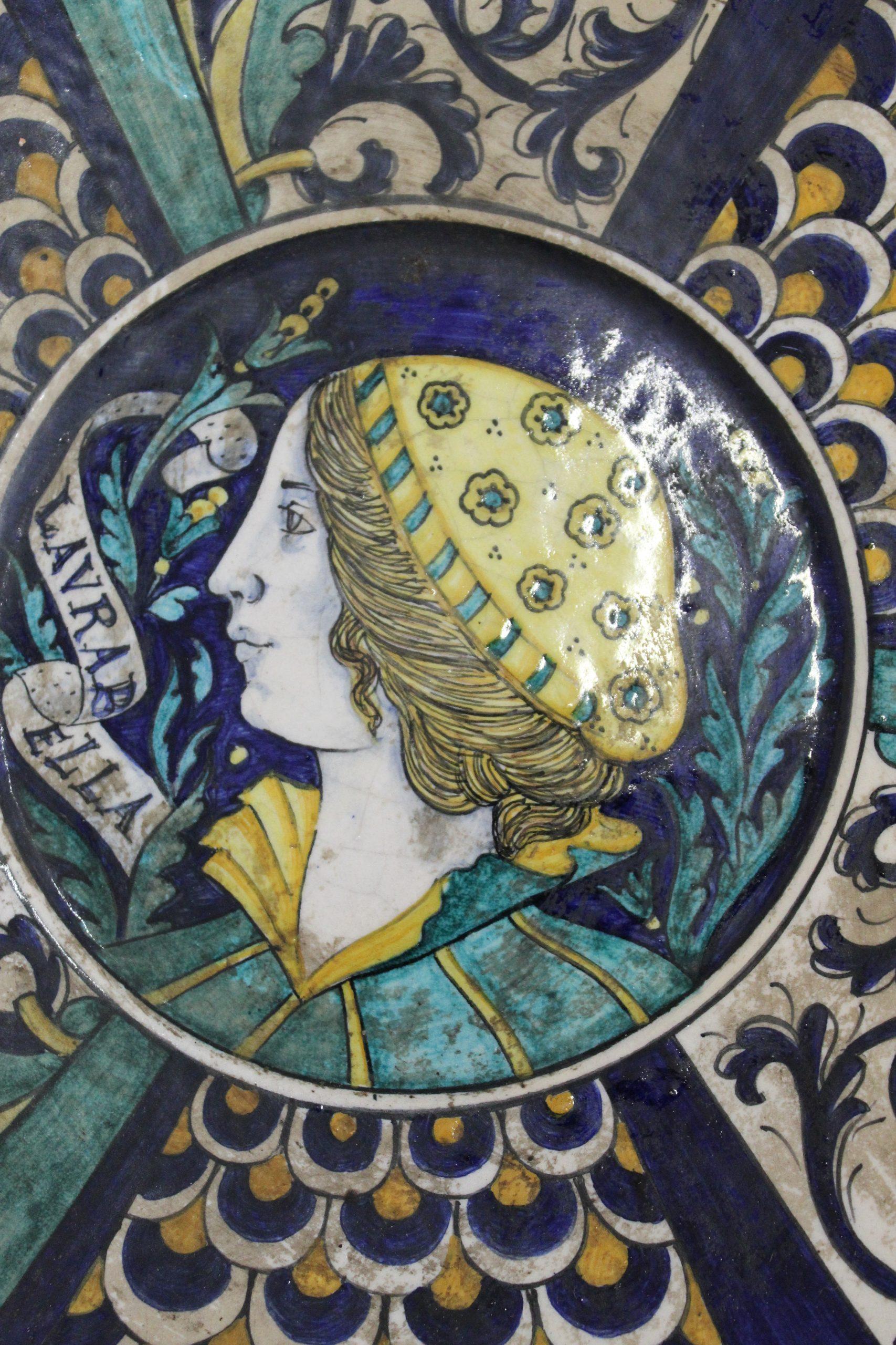 Deruta ceramic plate, Umbrian. Late 19th /early 20th century, intact, private collection. ADDITIONAL PHOTOS, INFORMATION OF THE LOT AND QUOTE FOR SHIPPING COST CAN BE REQUEST BY SENDING AN EMAIL