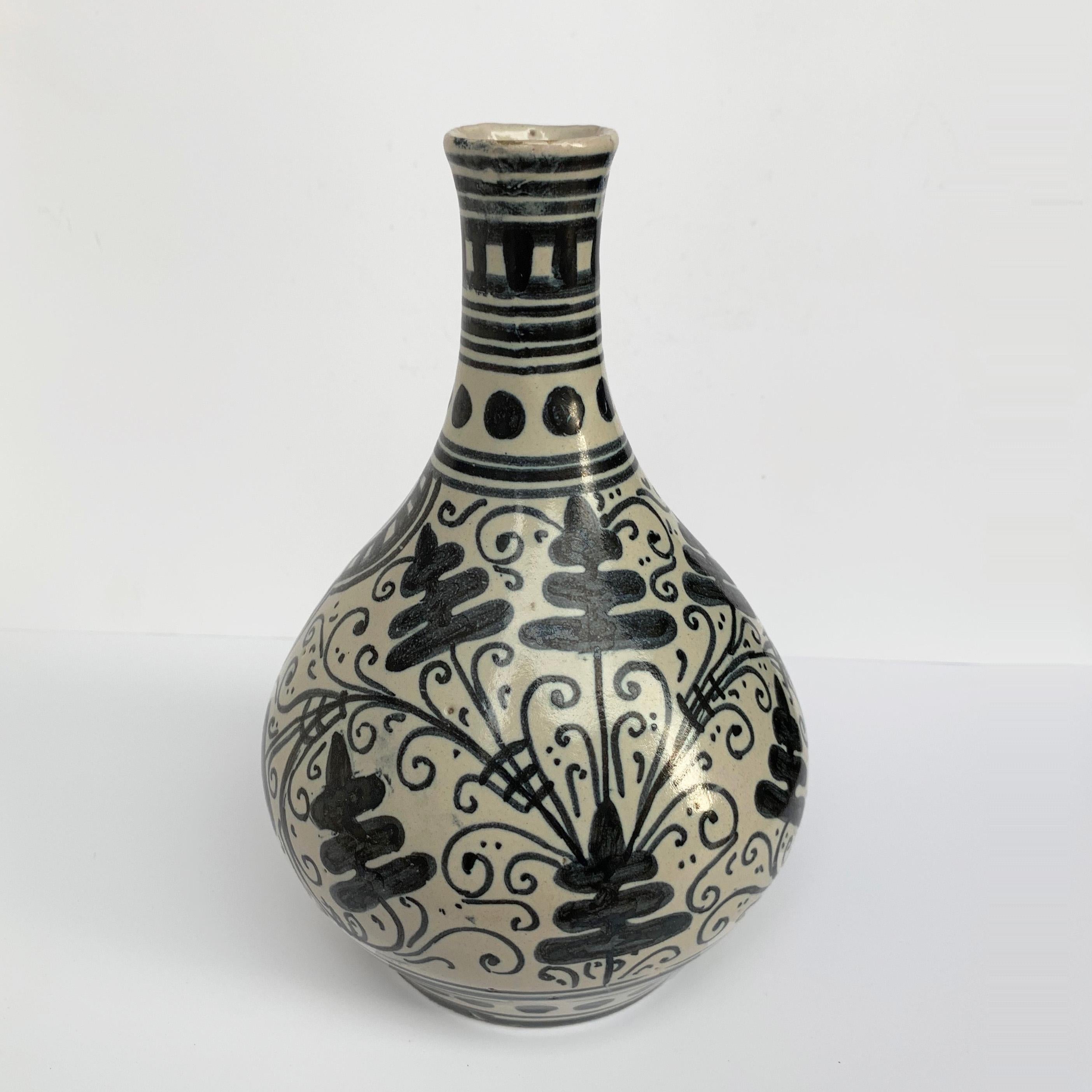 Mid-Century Modern Deruta, vase en céramique peint à la main, figure d'un dragon, Italie, années 1960 en vente