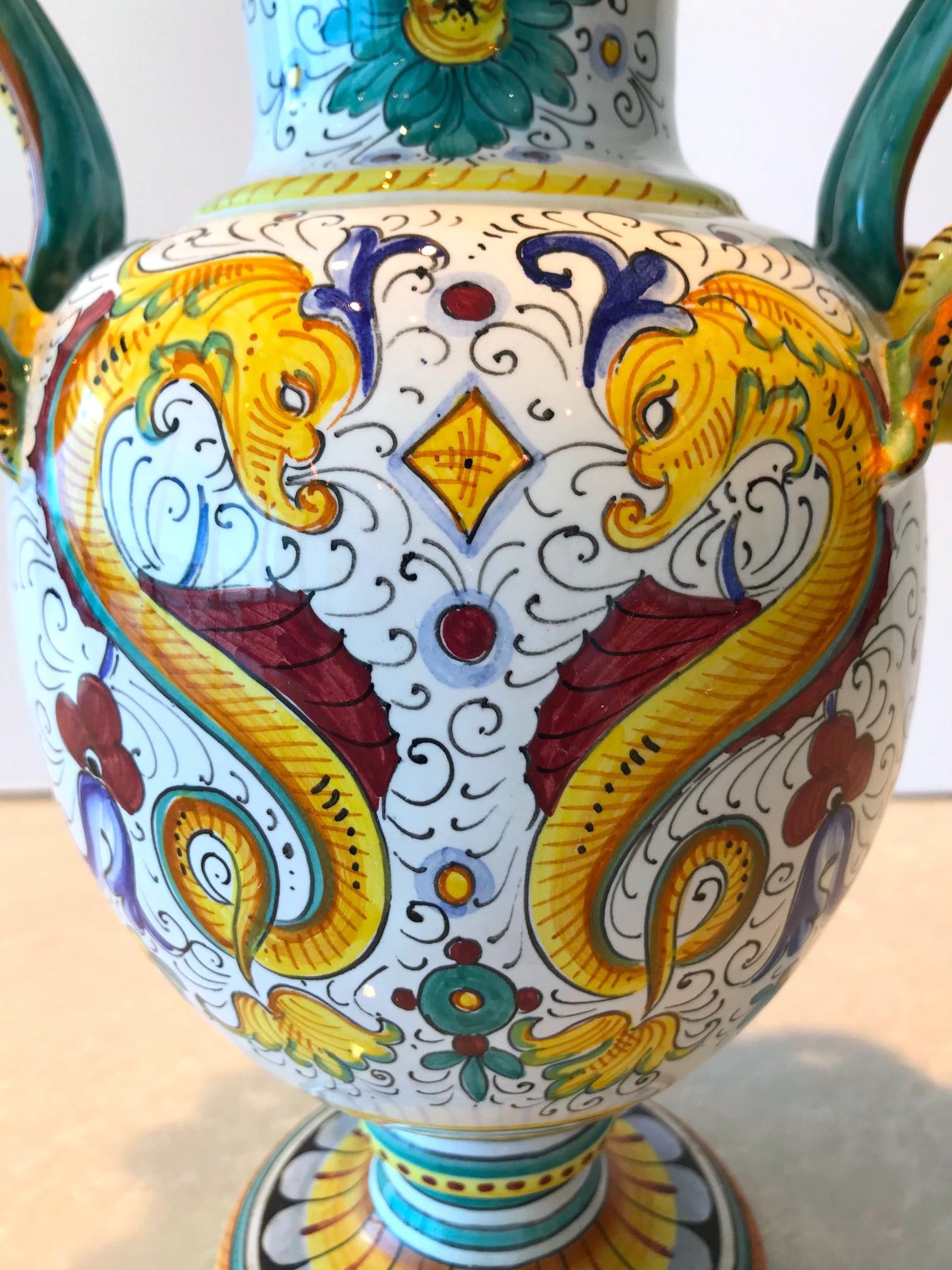 Deruta Hand Painted Majolica Ceramic Vase with Serpentines, 1980s In Excellent Condition In Fort Lauderdale, FL