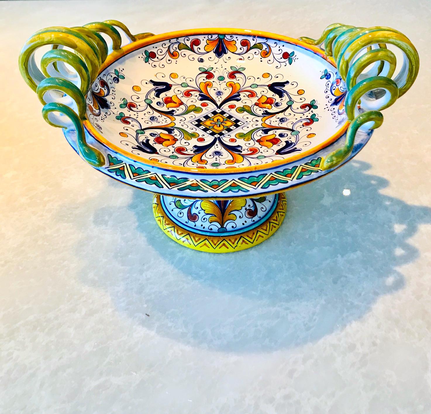 Deruta Hand Painted Majolica Pedestal Bowl with Serpentines, 1980s In Excellent Condition In Fort Lauderdale, FL
