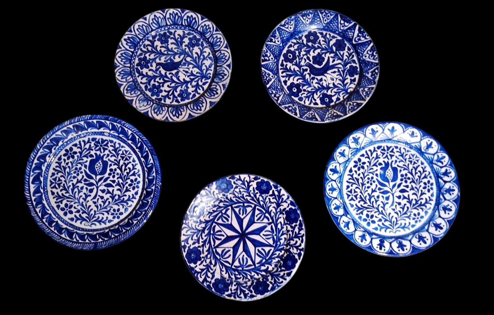 Neoclassico Deruta  Set di 5 piatti in ceramica italiana con decorazioni in blu cobalto in vendita