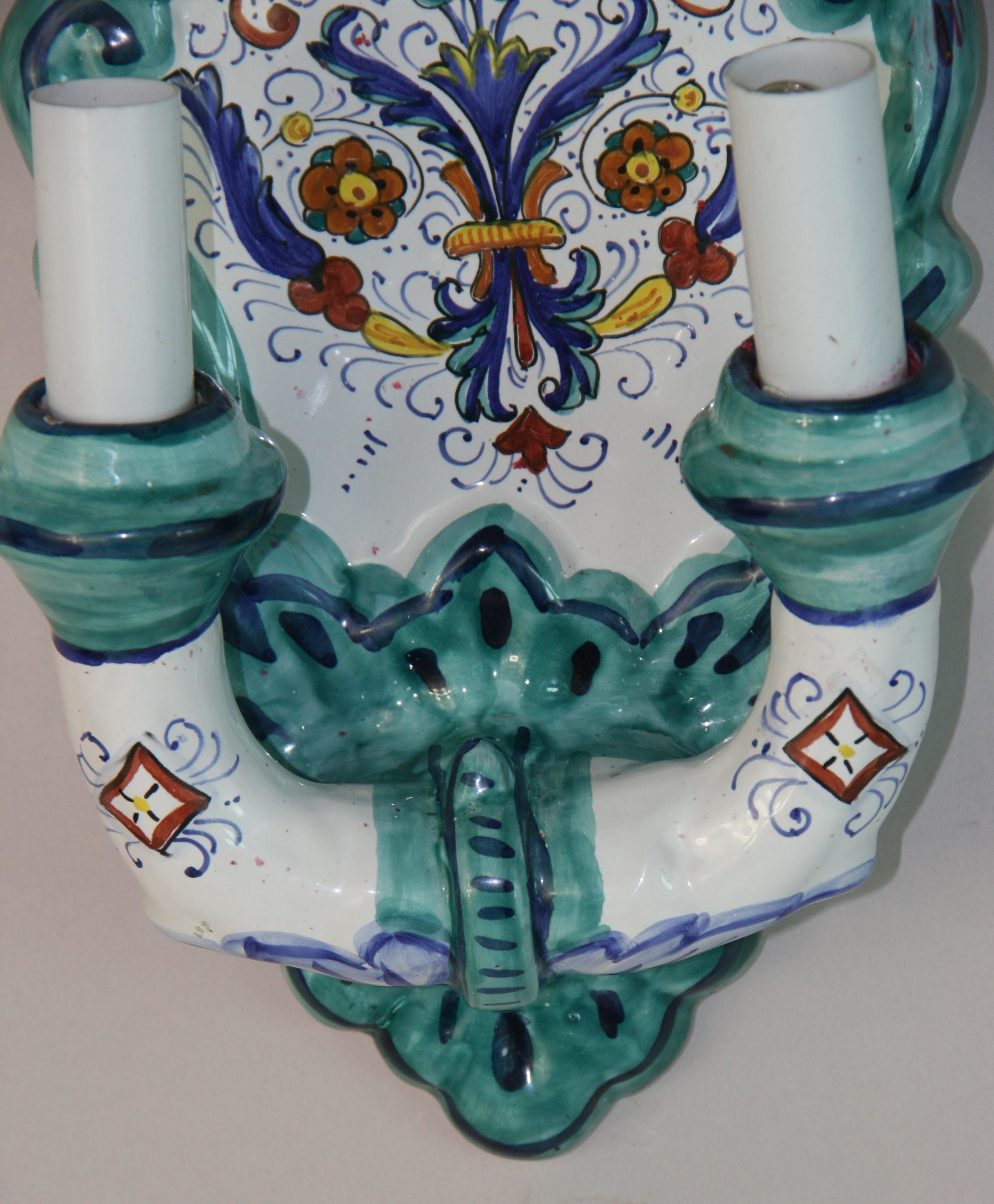 Derutta Applique simple en céramique italienne peinte à la main Bon état - En vente à Douglas Manor, NY