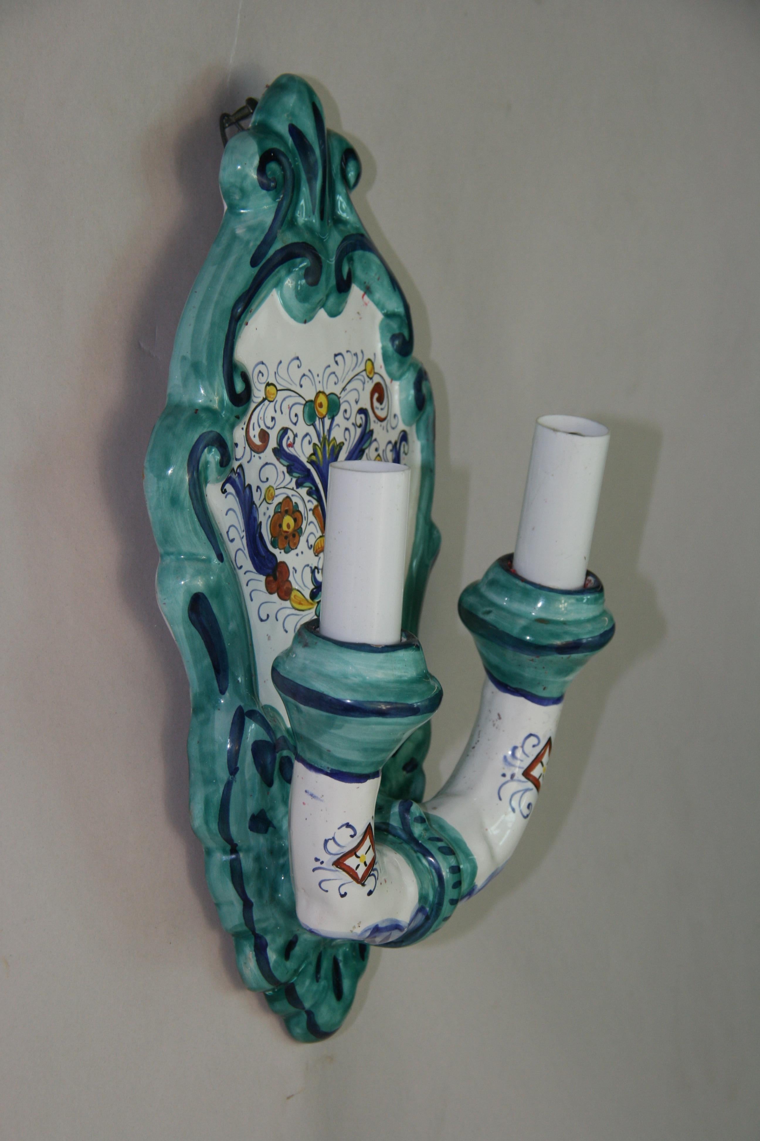Derutta Applique simple en céramique italienne peinte à la main en vente 3