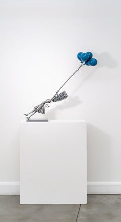 Carried Away - escultura surrealista, figurativa, de acero y fibra de vidrio