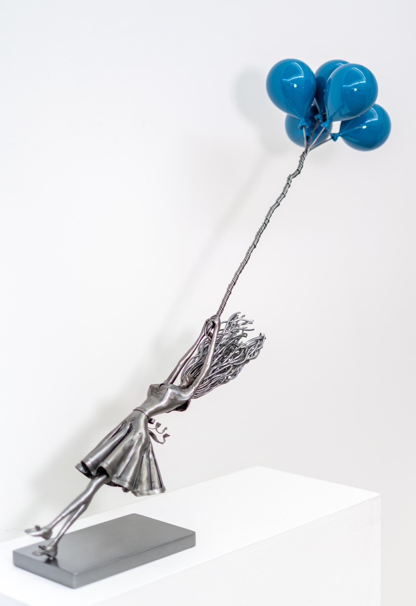 Carried Away - sculpture surréaliste, figurative, en acier et fibre de verre - Contemporain Sculpture par Derya Ozparlak