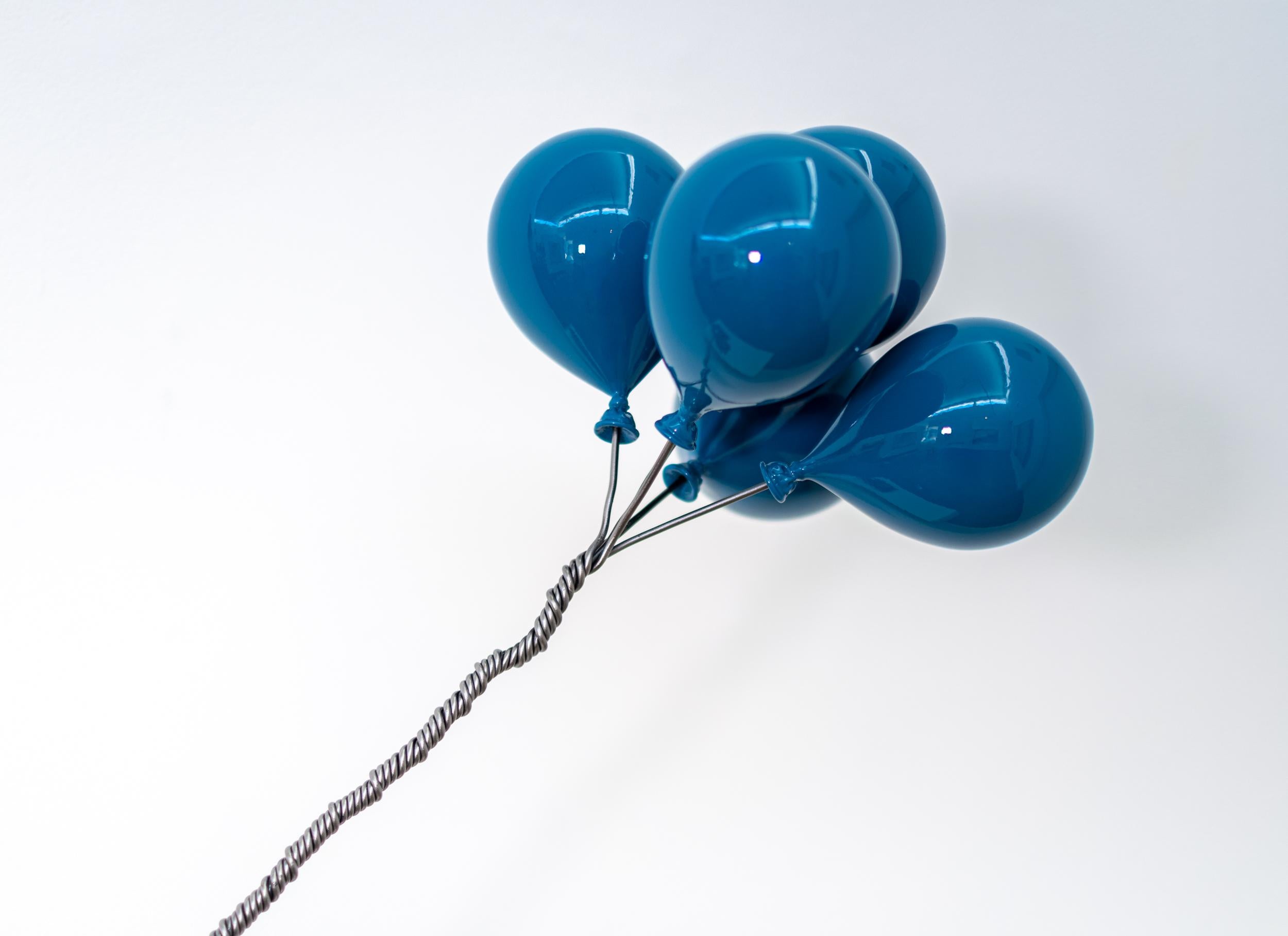 Carried Away - sculpture surréaliste, figurative, en acier et fibre de verre en vente 2