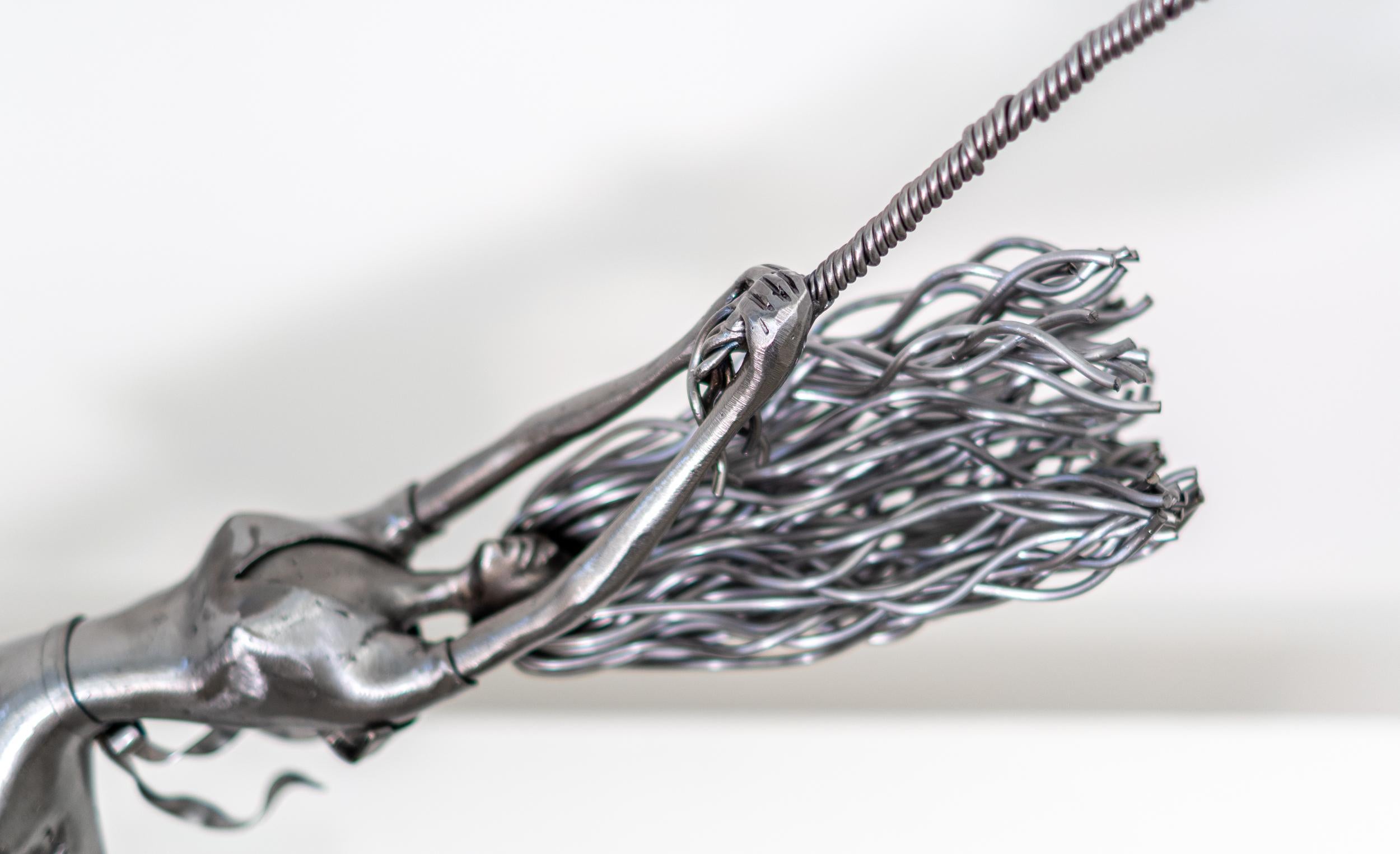 Carried Away - sculpture surréaliste, figurative, en acier et fibre de verre en vente 3