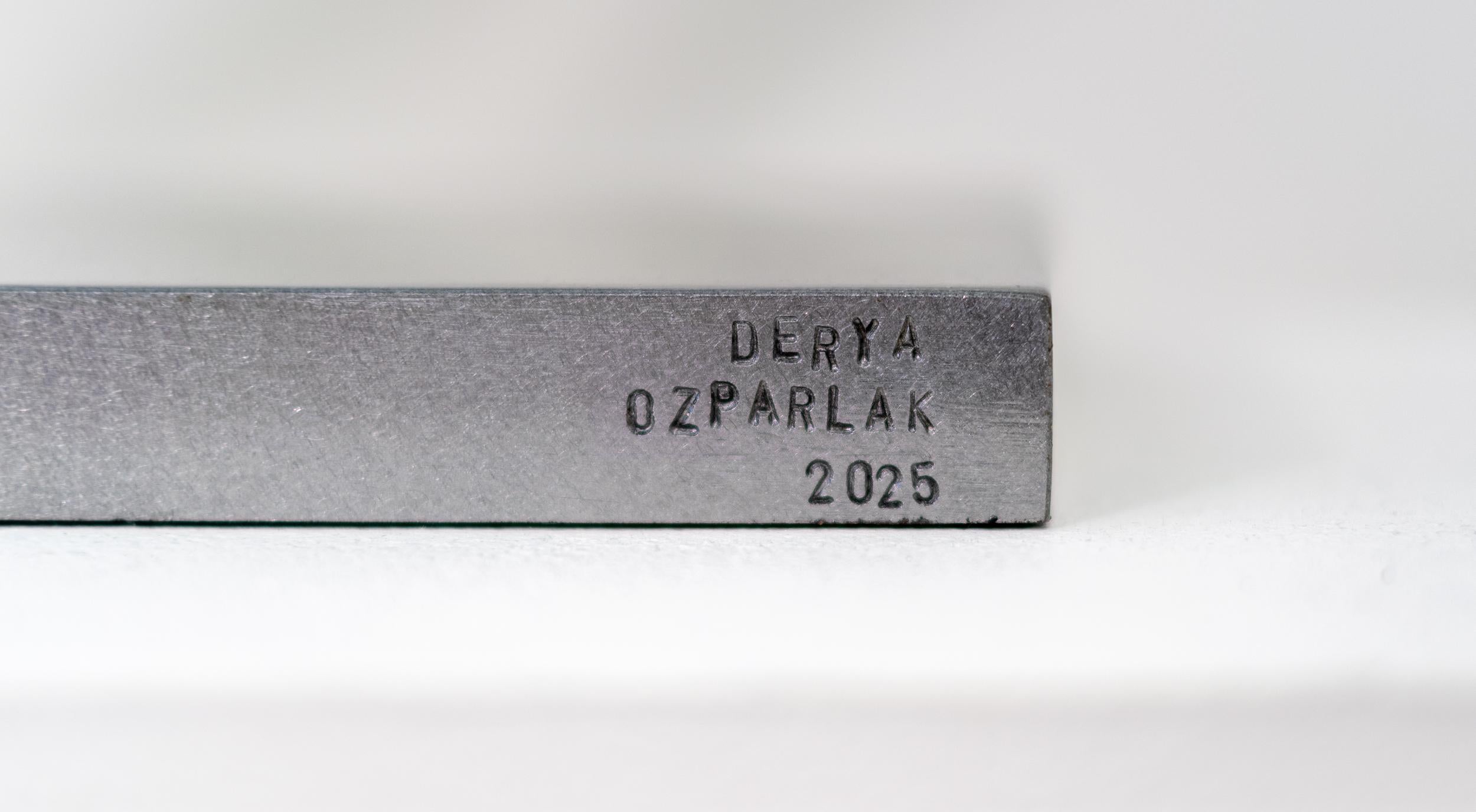 Clear Skies Ahead - sculpture surréaliste, figurative, en acier et fibre de verre en vente 5