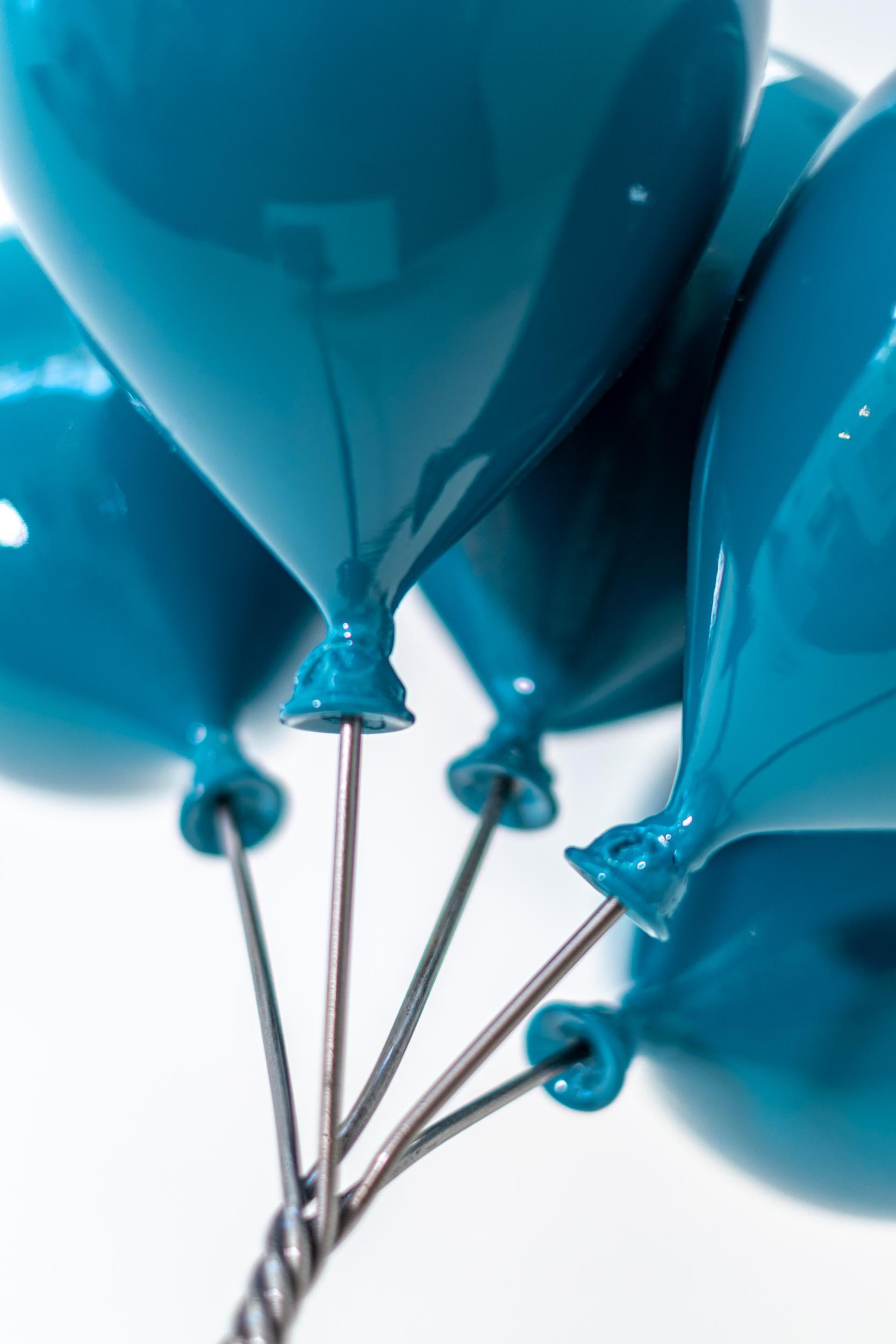 Clear Skies Ahead - sculpture surréaliste, figurative, en acier et fibre de verre en vente 7