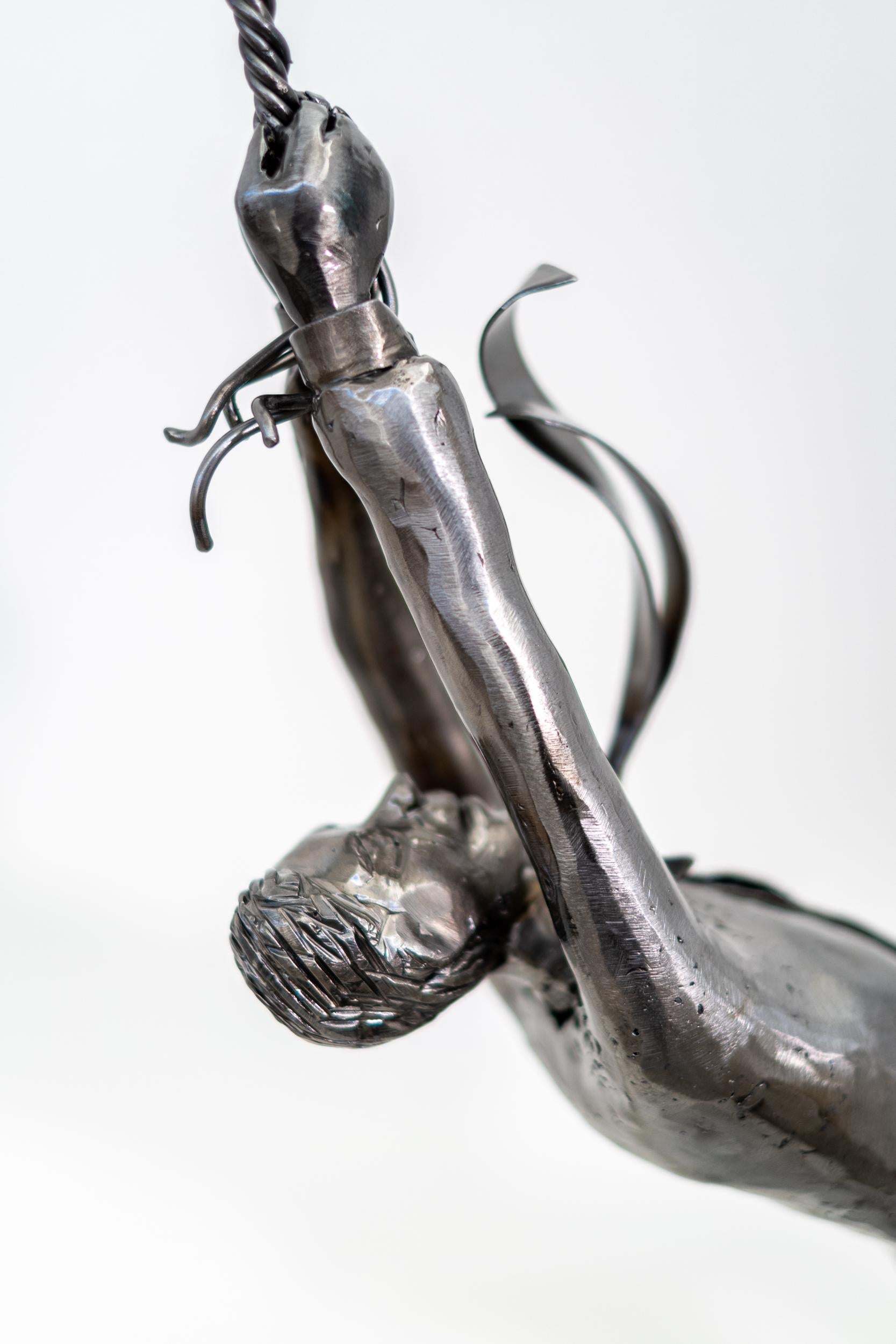 Clear Skies Ahead - sculpture surréaliste, figurative, en acier et fibre de verre en vente 2