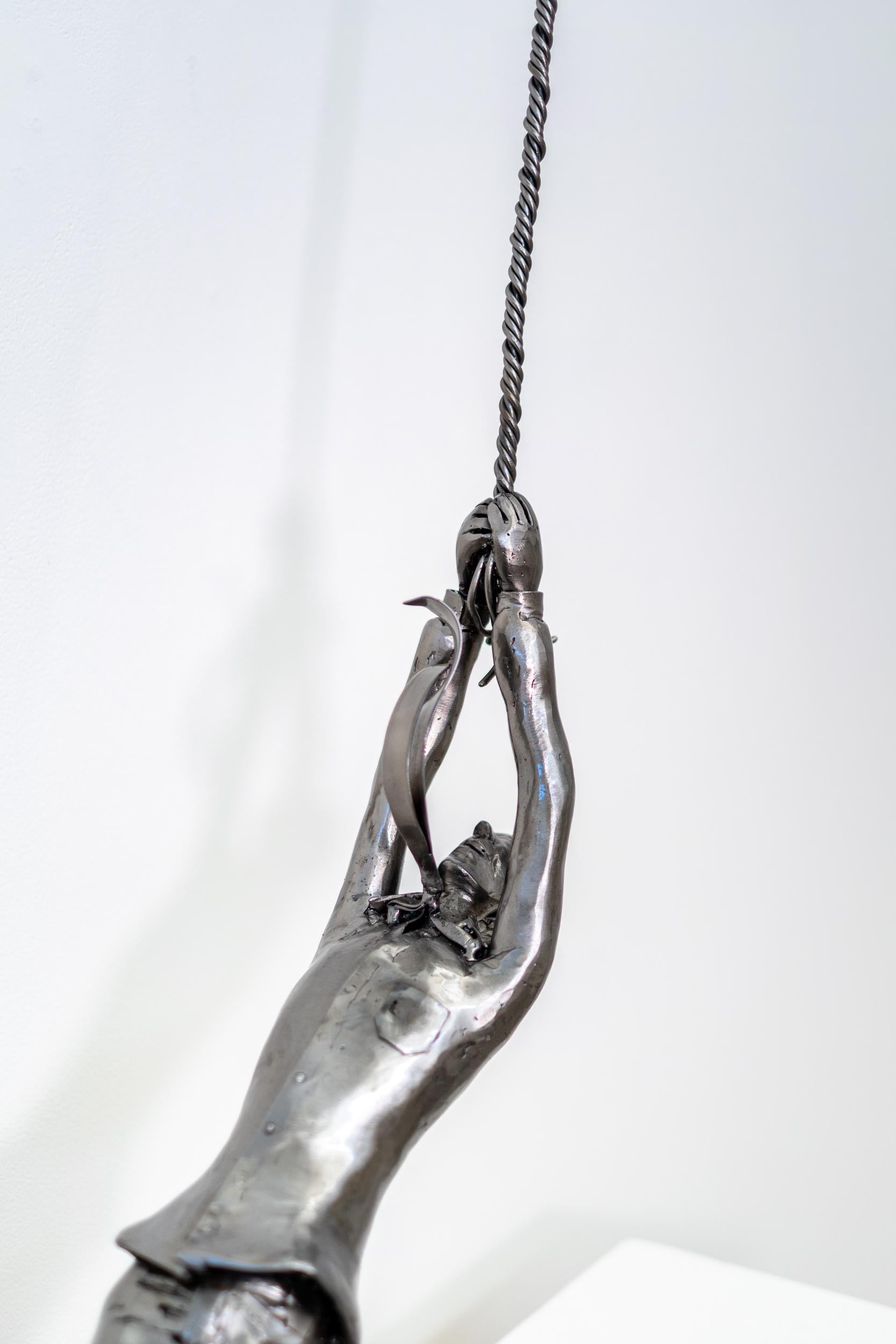 Clear Skies Ahead - sculpture surréaliste, figurative, en acier et fibre de verre en vente 4