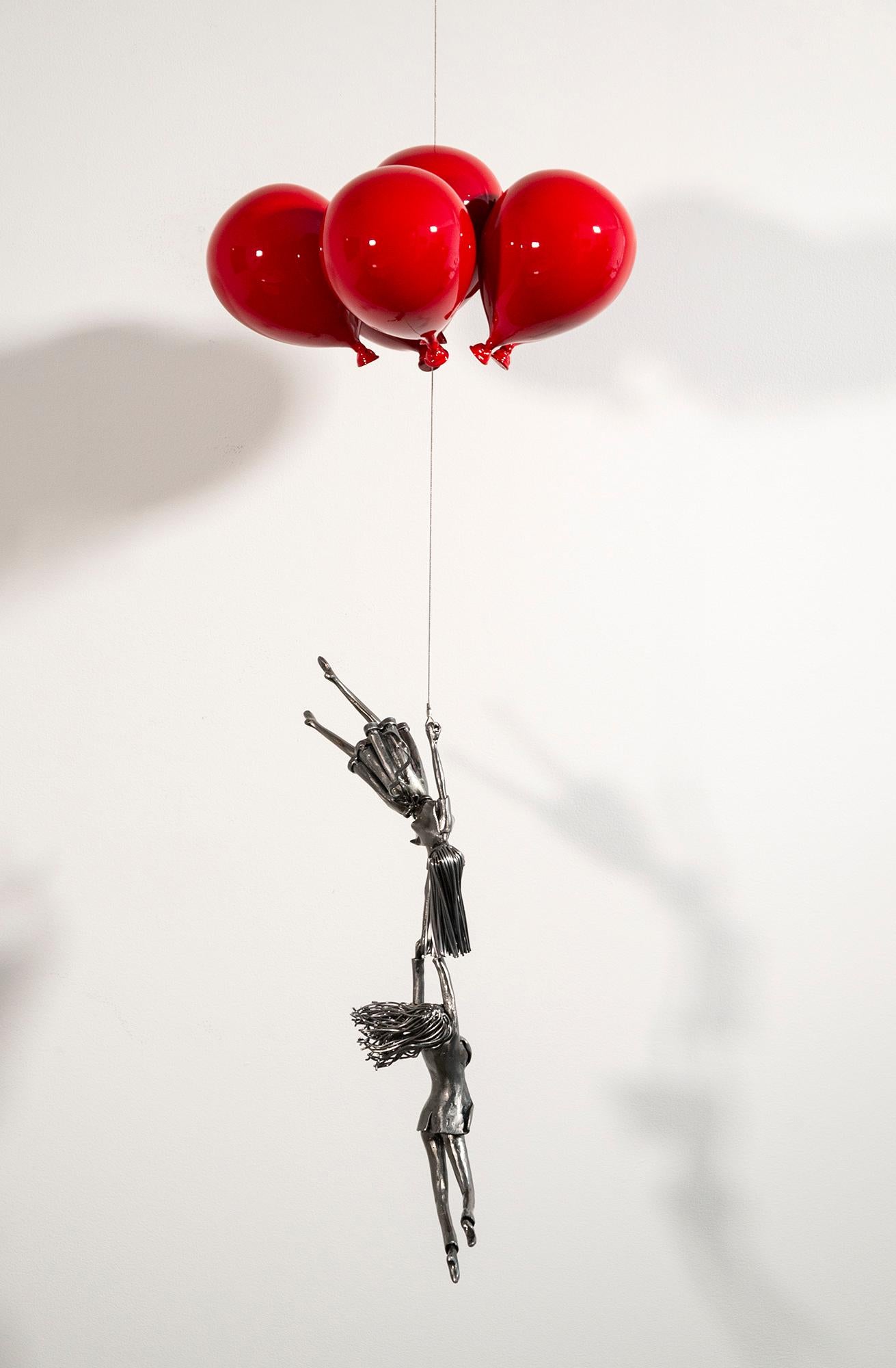 Navigating Norms - zeitgenössische, weibliche, figurative, hängende Stahlskulptur im Angebot 1