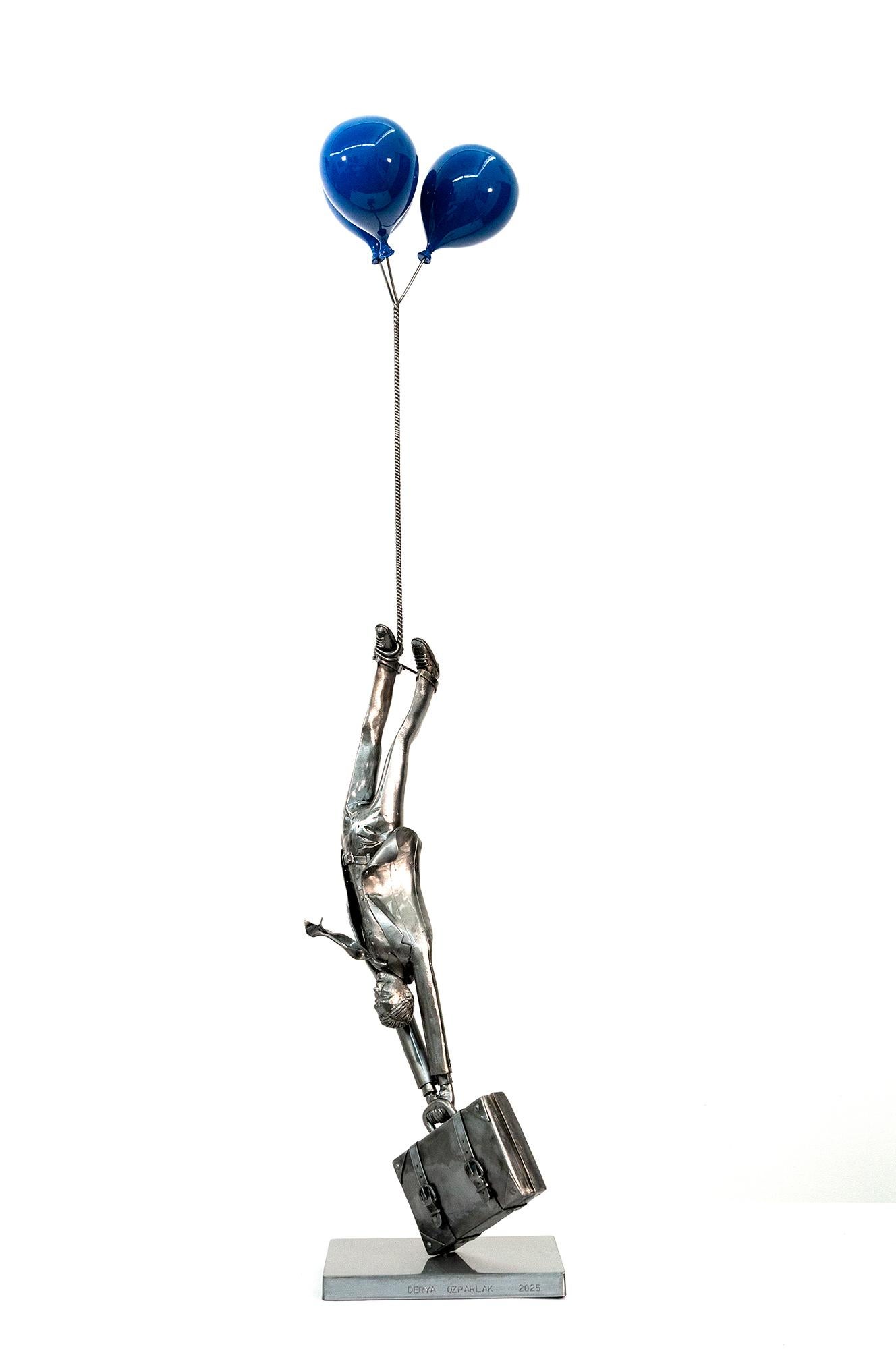 One Way Ticket Please (blaue Luftballons) - figurativ, Stahlskulptur (Zeitgenössisch), Sculpture, von Derya Ozparlak