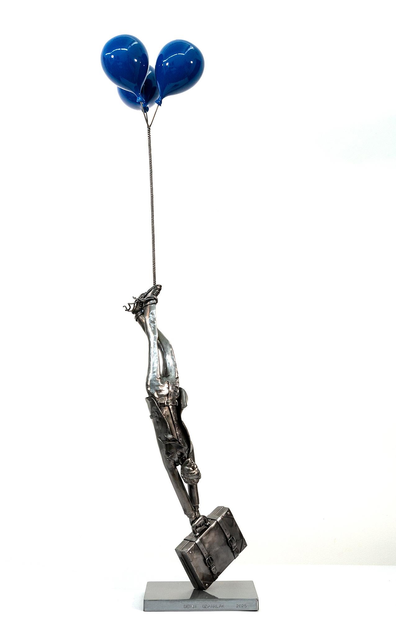 One Way Ticket Please (blaue Luftballons) - figurativ, Stahlskulptur im Angebot 1