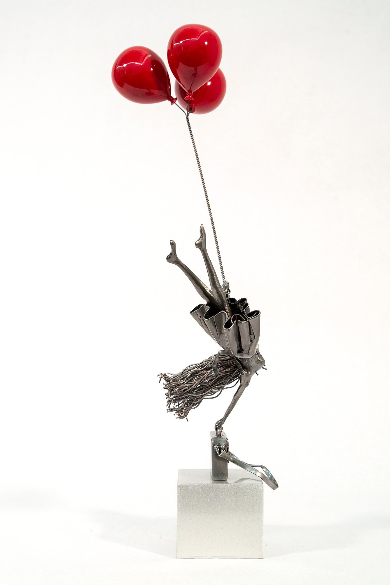 Diese figurative Stahlskulptur für den Innenbereich ist ein Werk von Derya Ozparlak.

Derya Ozparlak ist seit 2006 hauptberuflich als Künstlerin tätig und schafft weiterhin unverwechselbare, einzigartige Skulpturen. Ihre fein detaillierten,