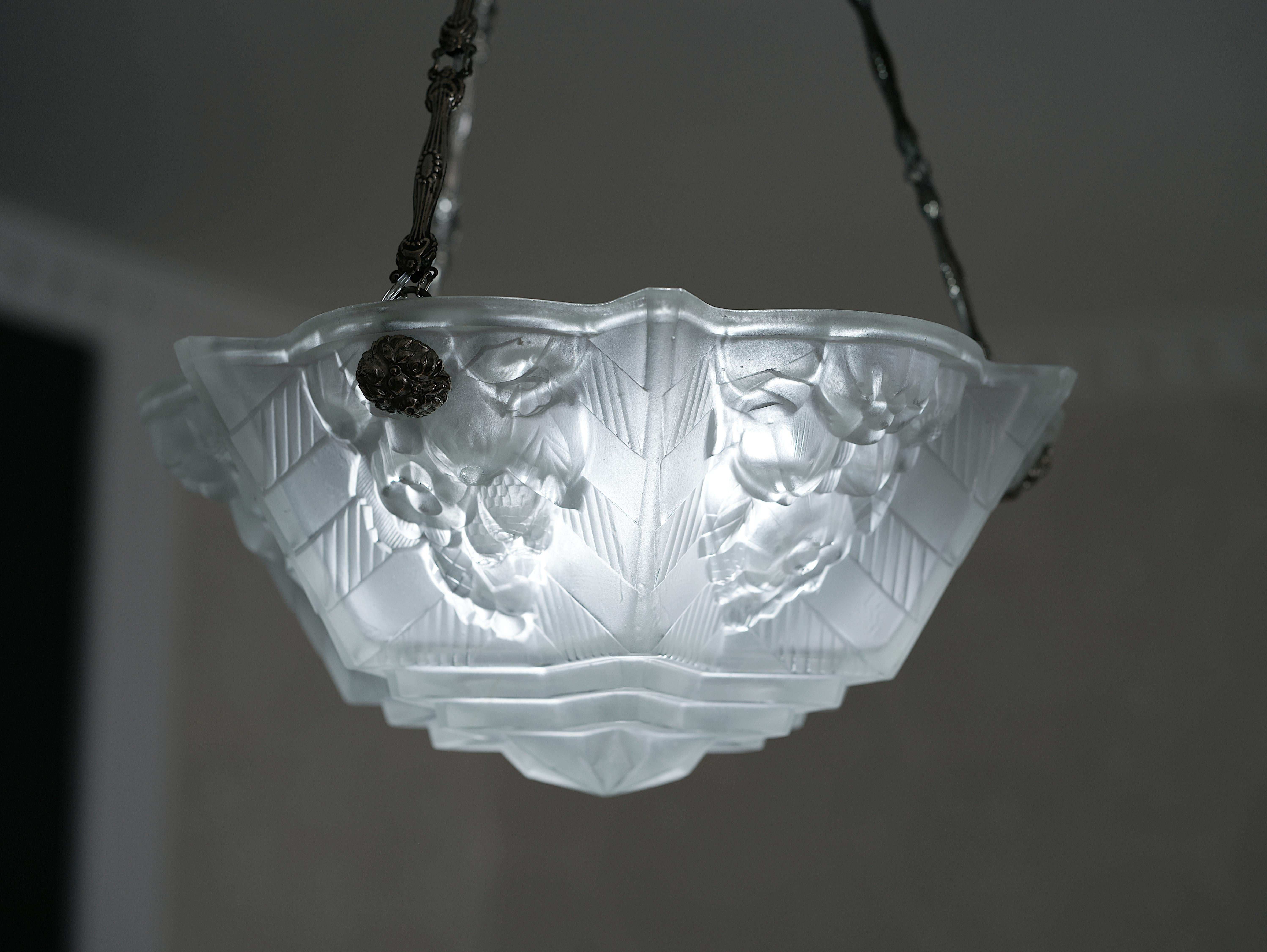 DES HANOTS French Art Deco Pendant Chandelier, 1920 verlys For Sale 5