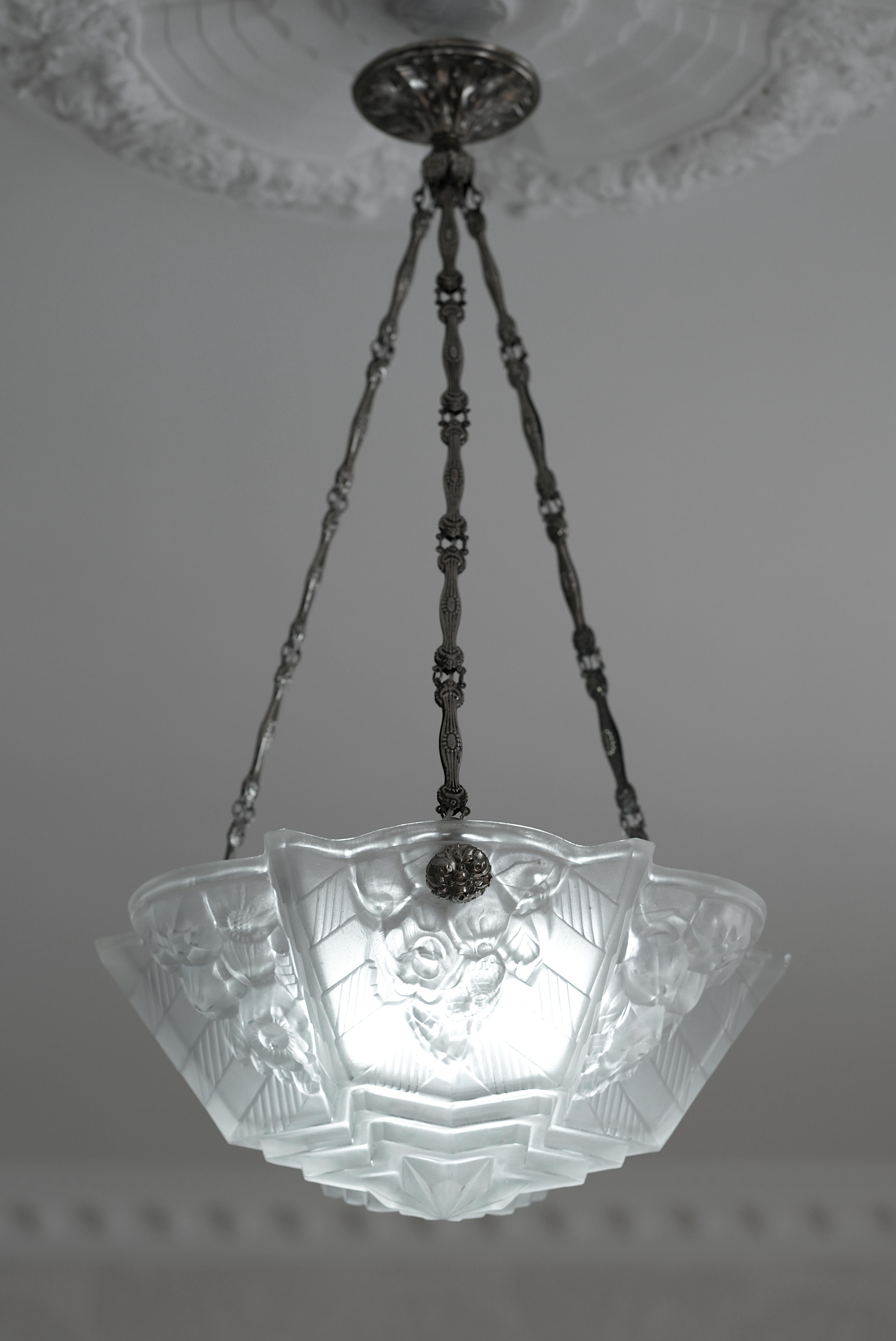 Early 20th Century DES HANOTS French Art Deco Pendant Chandelier, 1920 verlys For Sale