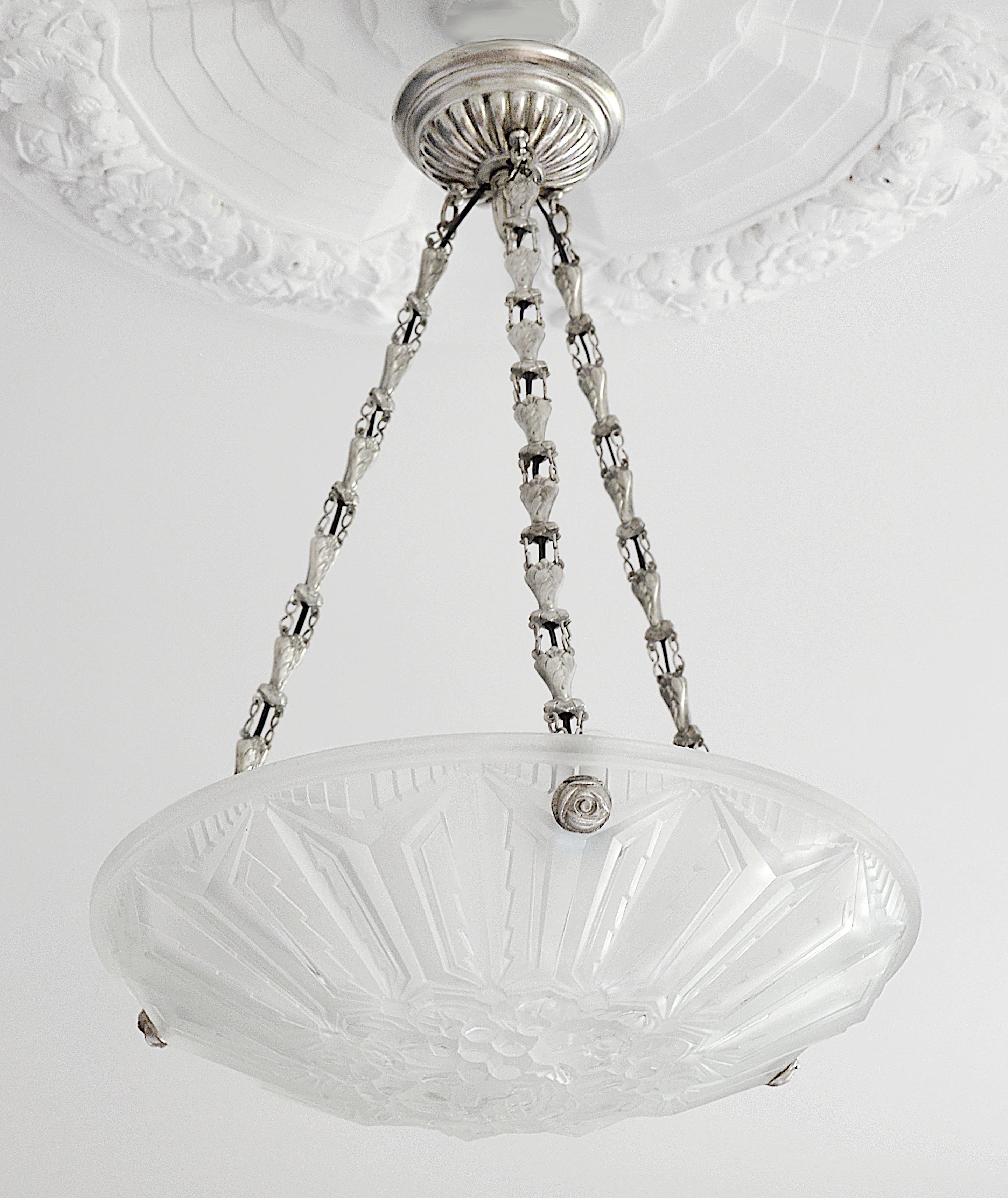 French Art Deco pendant chandelier by Verrerie des Hanots (Les Andelys), France, circa 1925. Thick opalescent molded glass shade that hangs from its period solid bronze (canopy and hidden-holes) and stamped brass (links) fixture. Measures: Height