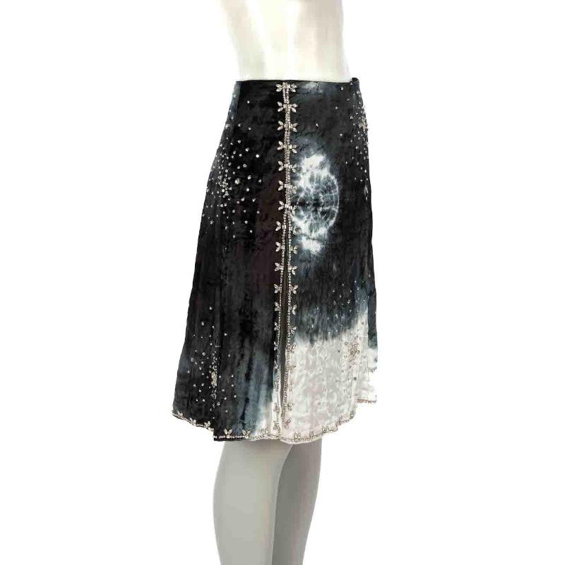 CONDITION is Very good. Minimal wear to skirt is evident. Minimal discoloured marks to front of skirt and minor pull to fabric on the front of this used Des Phemmes designer resale item. Please note that there is visible stitching around