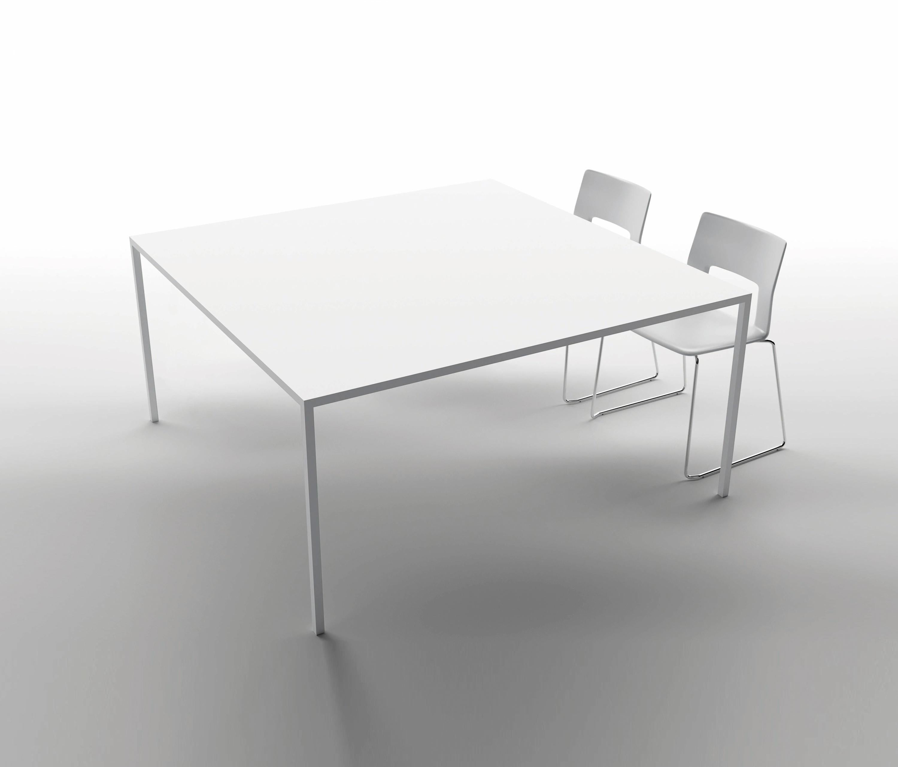 Customizable Desalto 25 Table by Metrica Bruno Fattorini & Robin Rizzini In New Condition For Sale In New York, NY