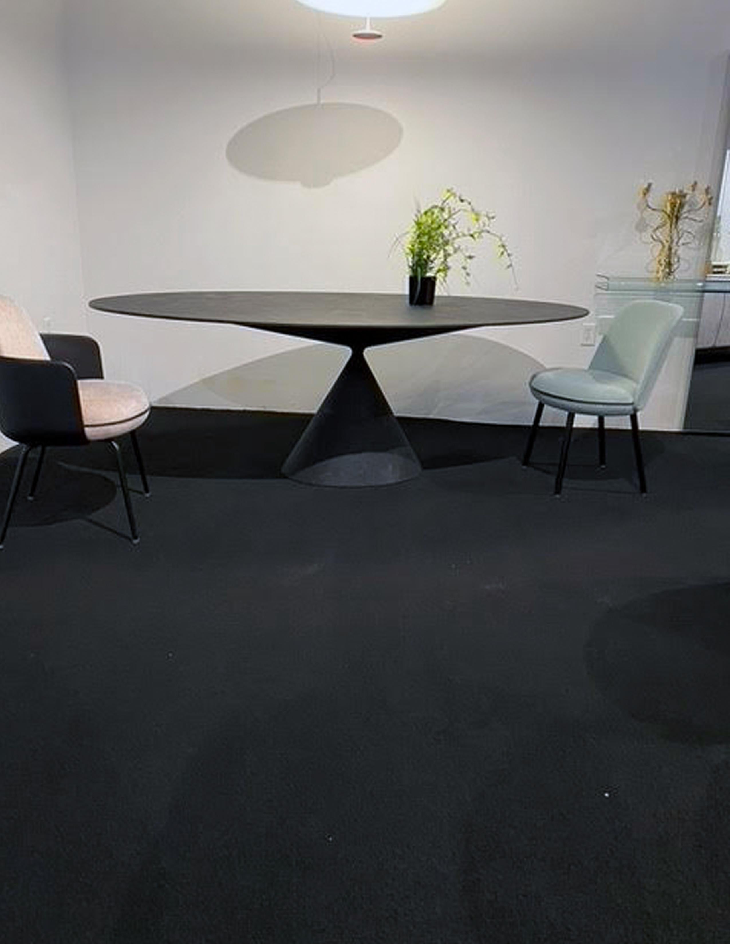 Contemporary Desalto Black Oval Clay Table