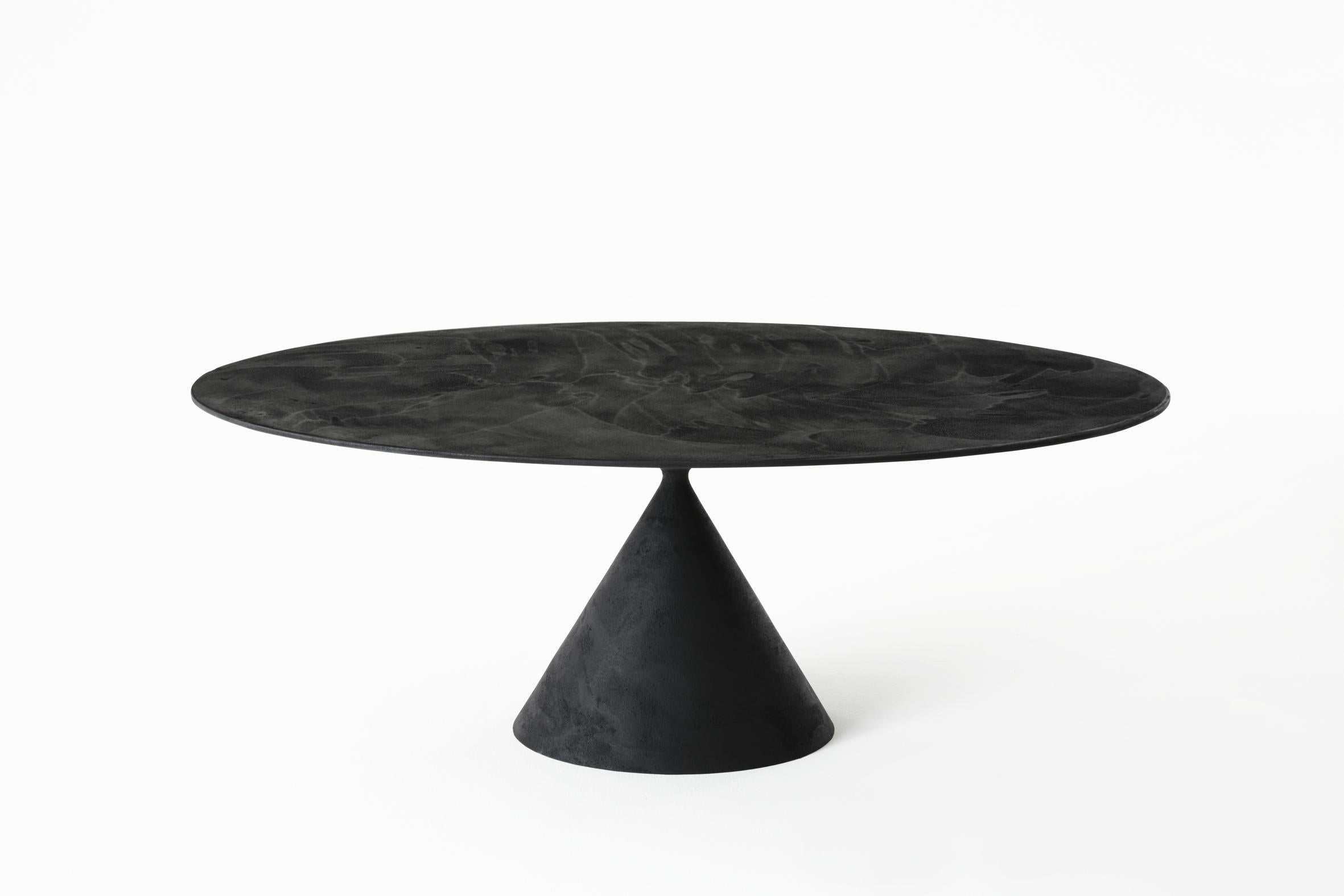 Table ronde Desalto CLAY en béton noir par Marc Krusin en vente 5