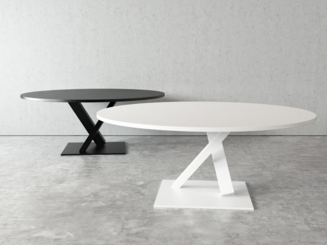 Tavolo iconico, Element è un simbolo di purezza e poesia, l'essenza dello stile del visionario designer Tokujin Yoshioka. Il supporto centrale, delicatamente in equilibrio tra i due elementi orizzontali, de es gravity, sospeso tra terra e cielo, tra