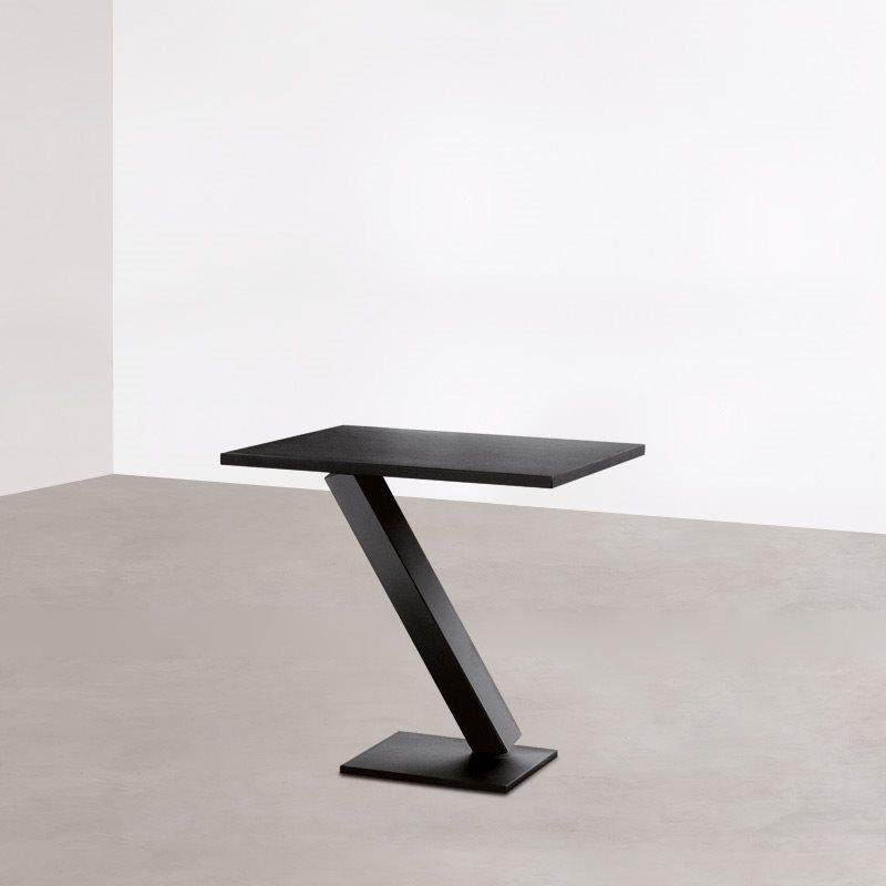 Element is a symbol of purity and poetry,
the essence of the visionary designer Tokujin Yoshioka's style.
The heart of the Element project lies in the single central support for the table, a metal parallelepiped that is reminiscent in its form of