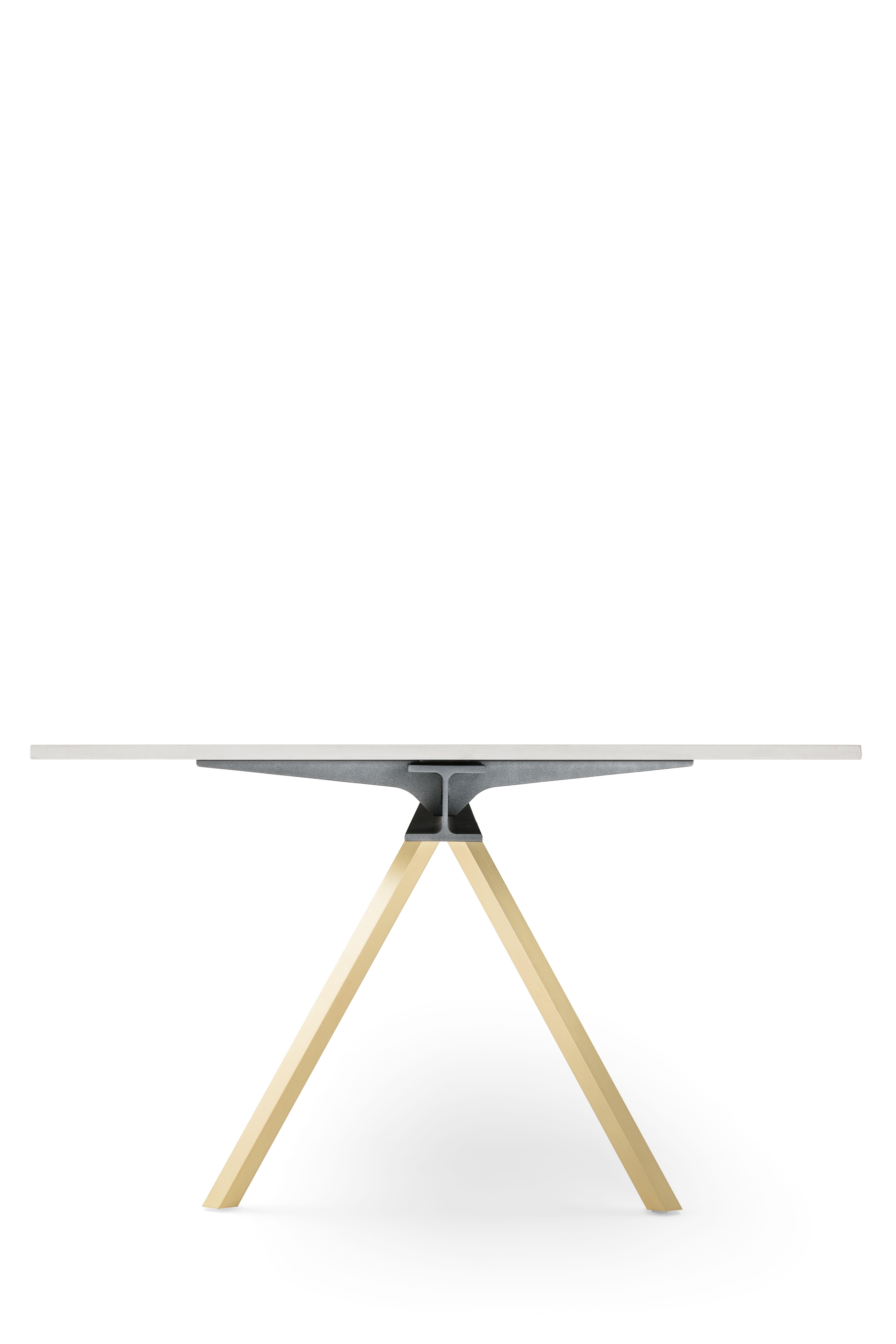 Grande table HEB avec plateau en béton blanc par Francesco Rota Neuf - En vente à Brooklyn, NY