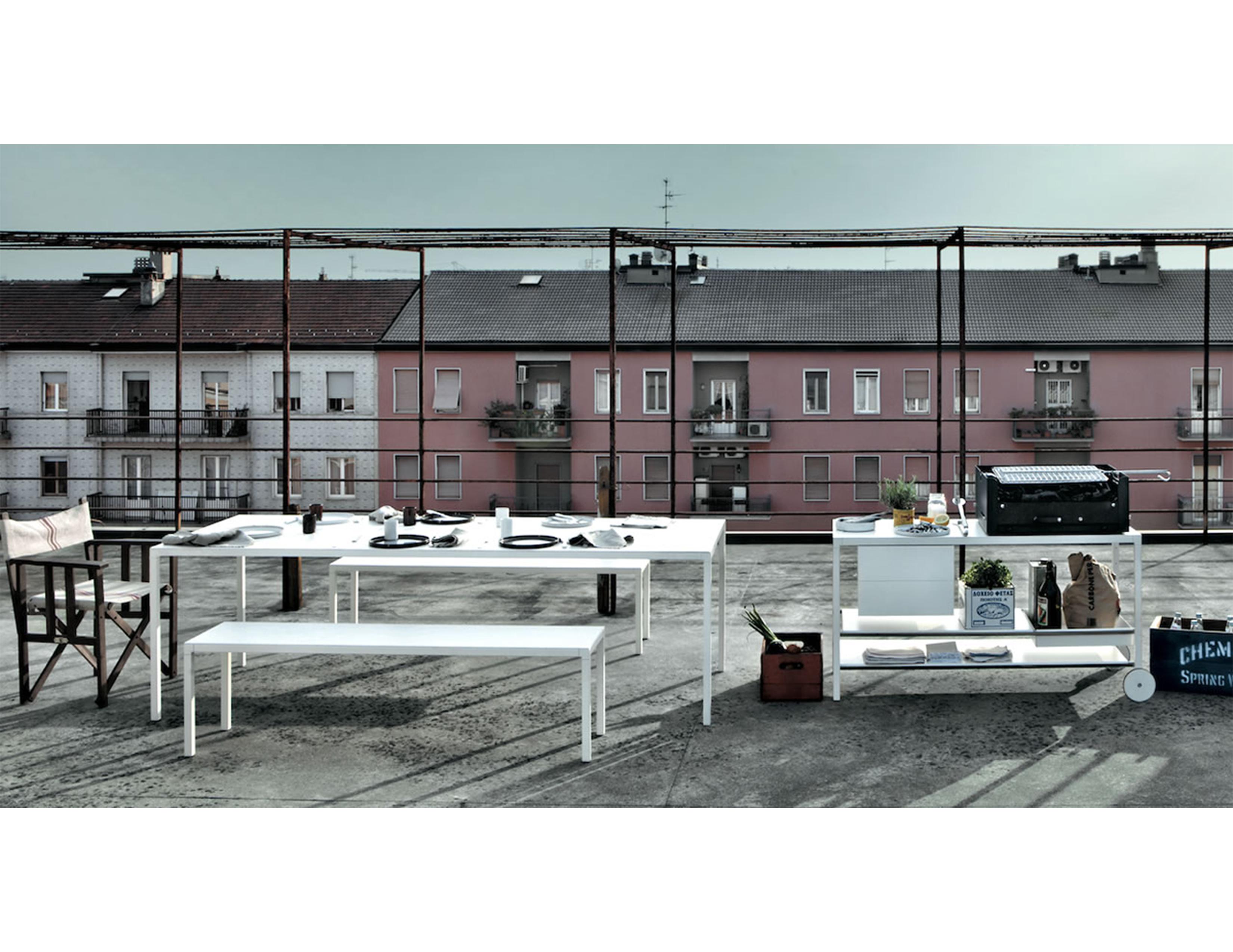 Anpassbarer Desalto Helsinki 35 Außentisch mit Bank von Caronni + Bonanomi, anpassbar im Angebot 3