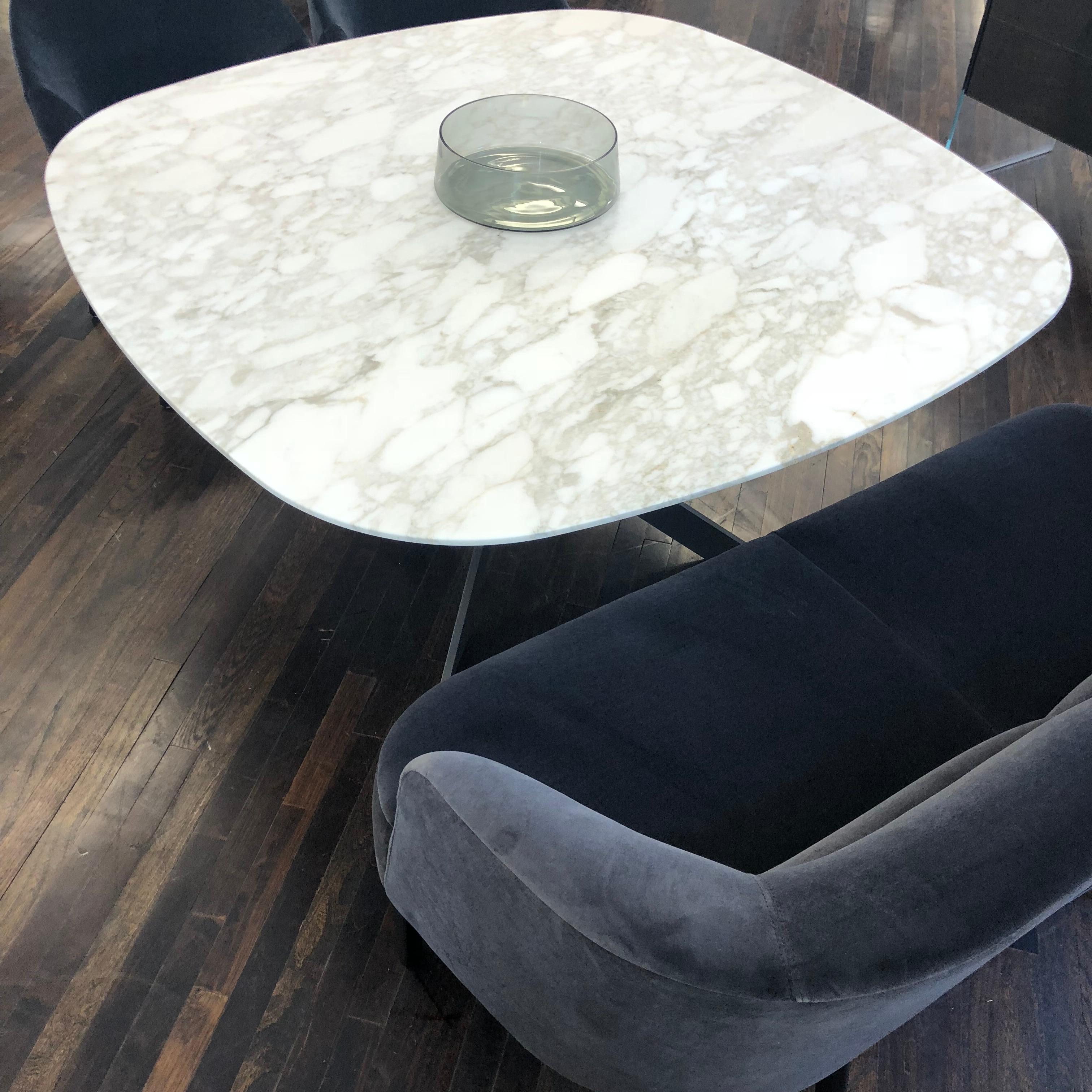 Iblea marble table 150 x 150cm
Calacatta Oro marble 
Brown Bungee frame

The Iblea table combines a dynamic design with technological elegance. Table with frame of laser-cut steel plate.