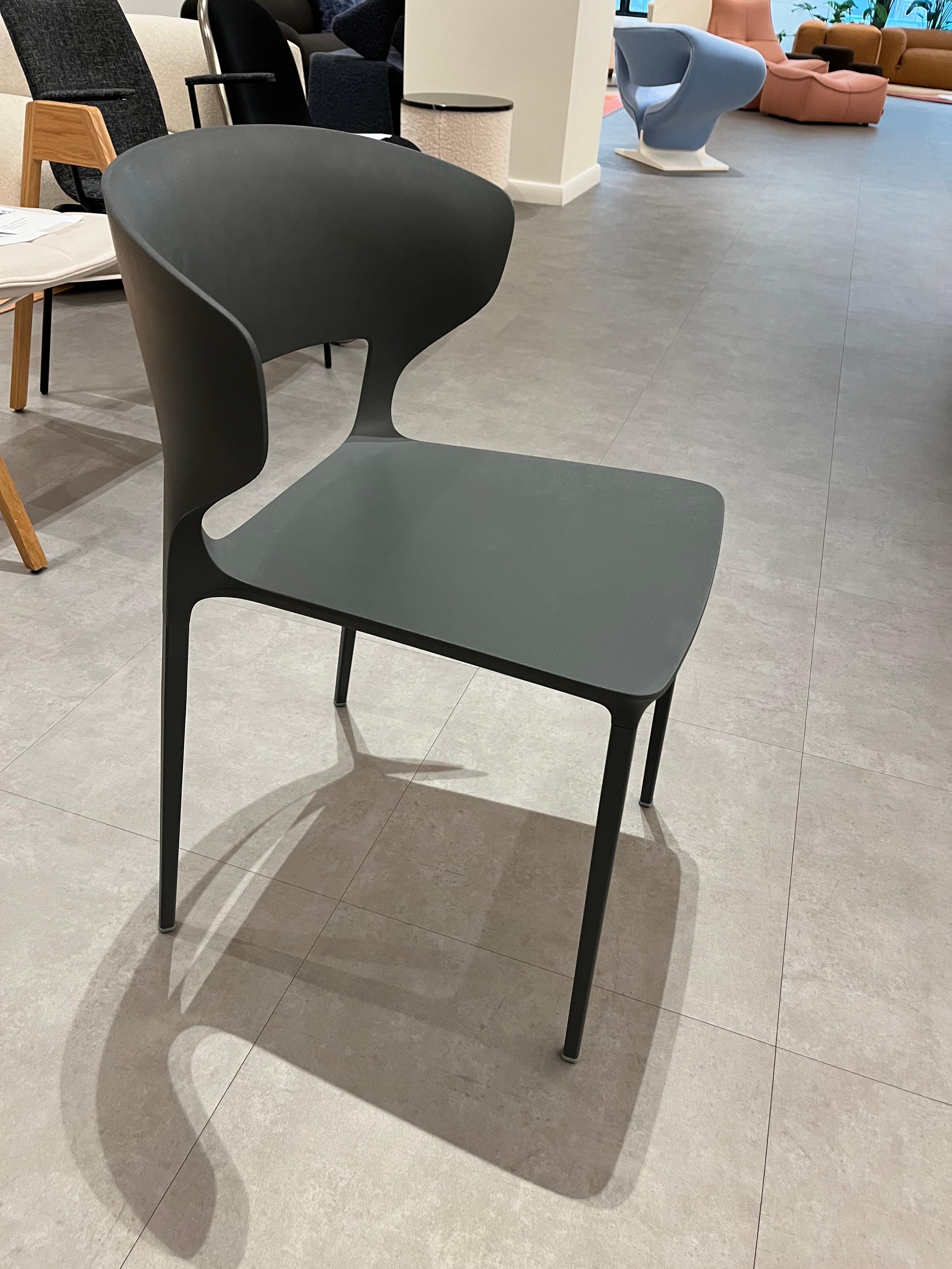 Desalto Koki Chair in STOCK In Good Condition For Sale In New York, NY