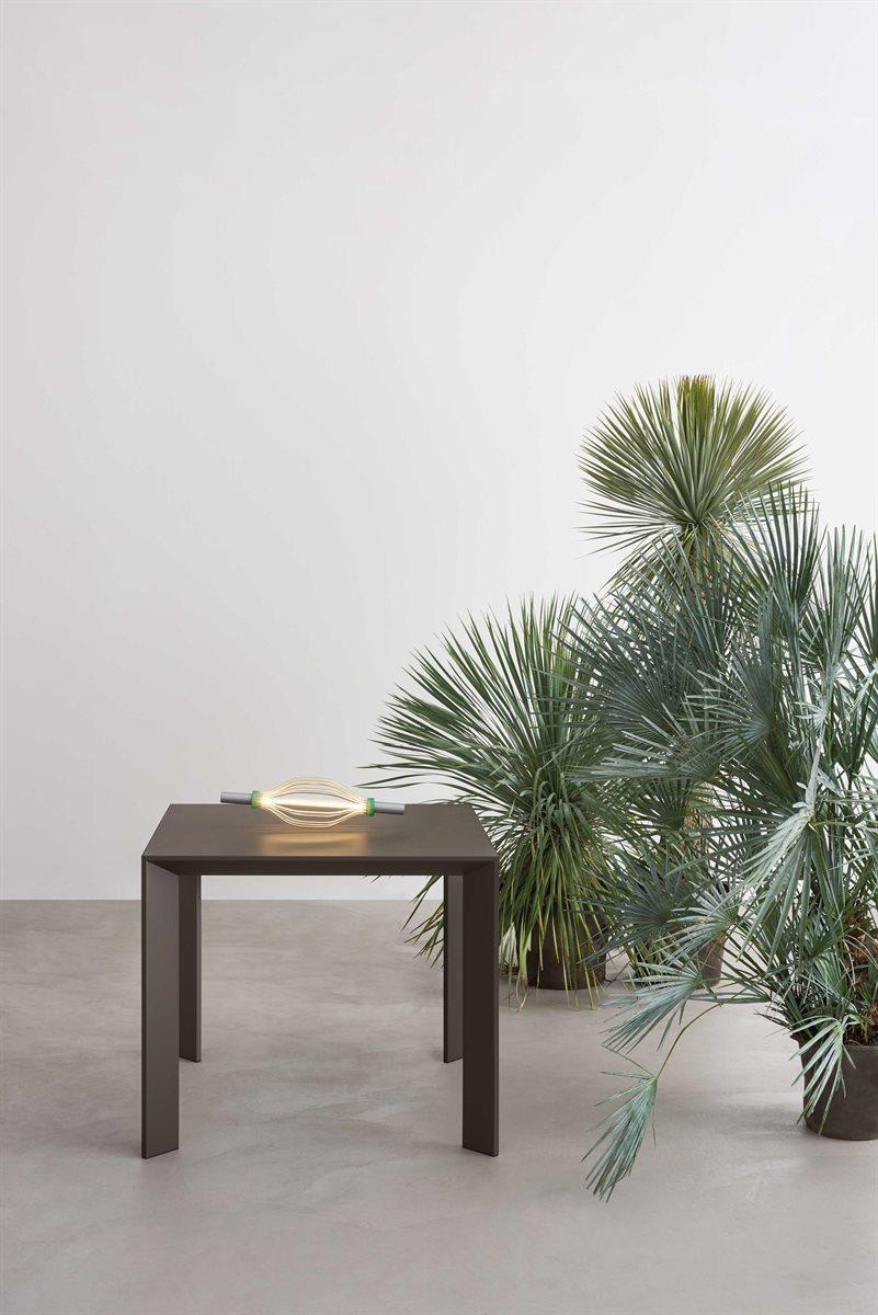 Desalto Mac Table Designed by Pierluigi Cerri In New Condition For Sale In New York, NY