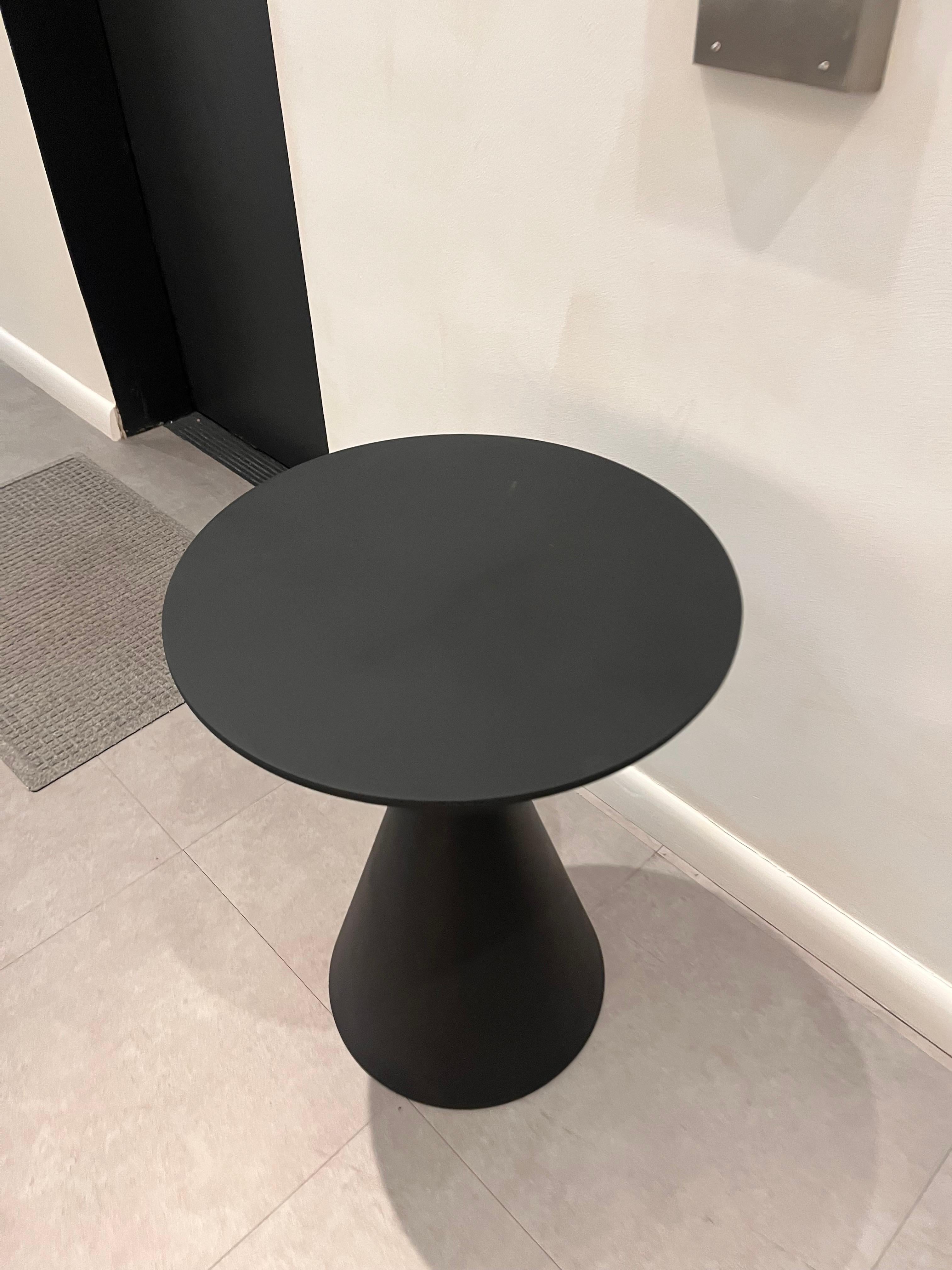  Mini table d'appoint Desalto en argile noire de Marc Krusin, en stock en vente 3