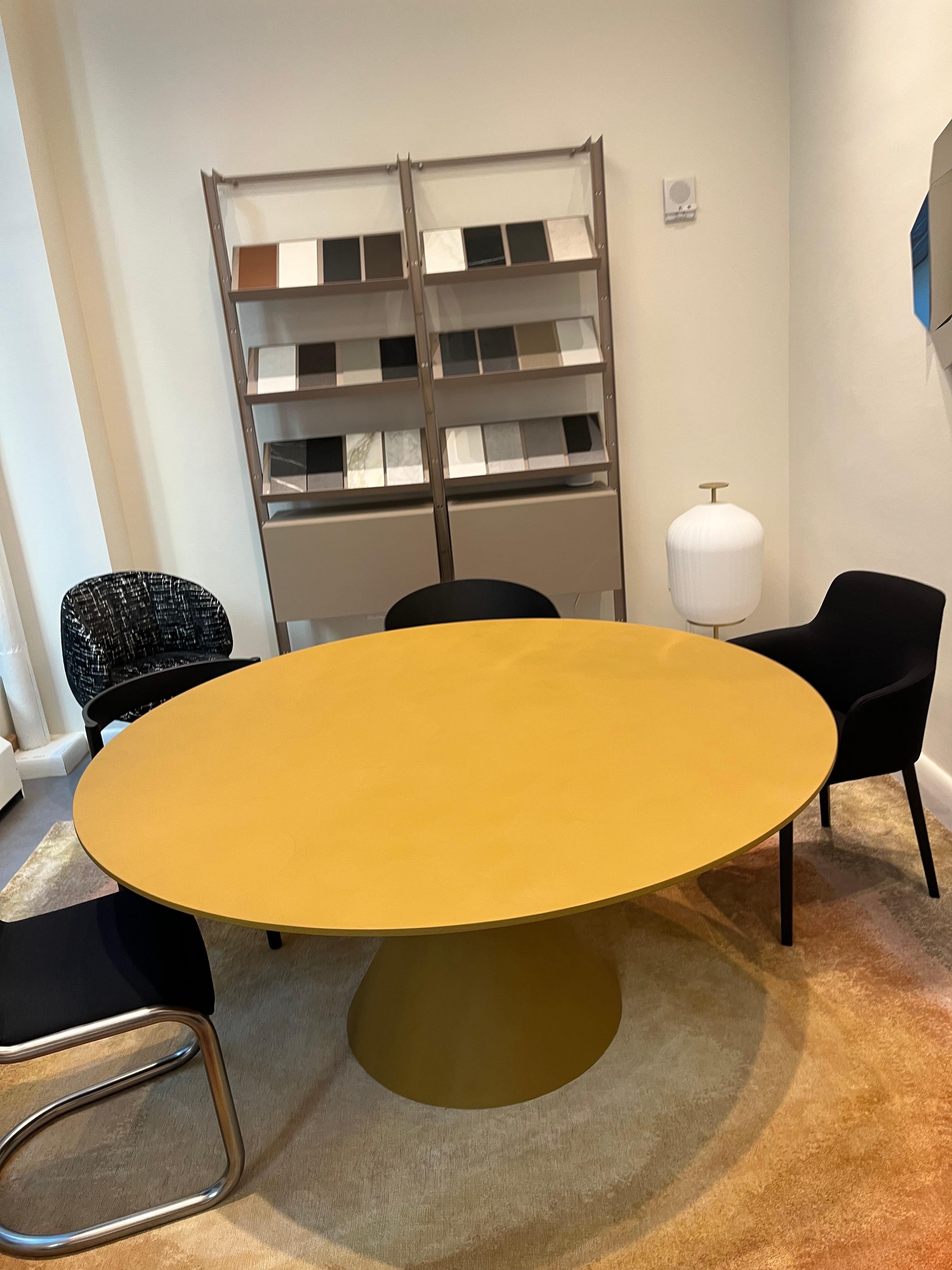 Table ronde en argile Desalto conçue par Marc Krusin, en stock  en vente 3