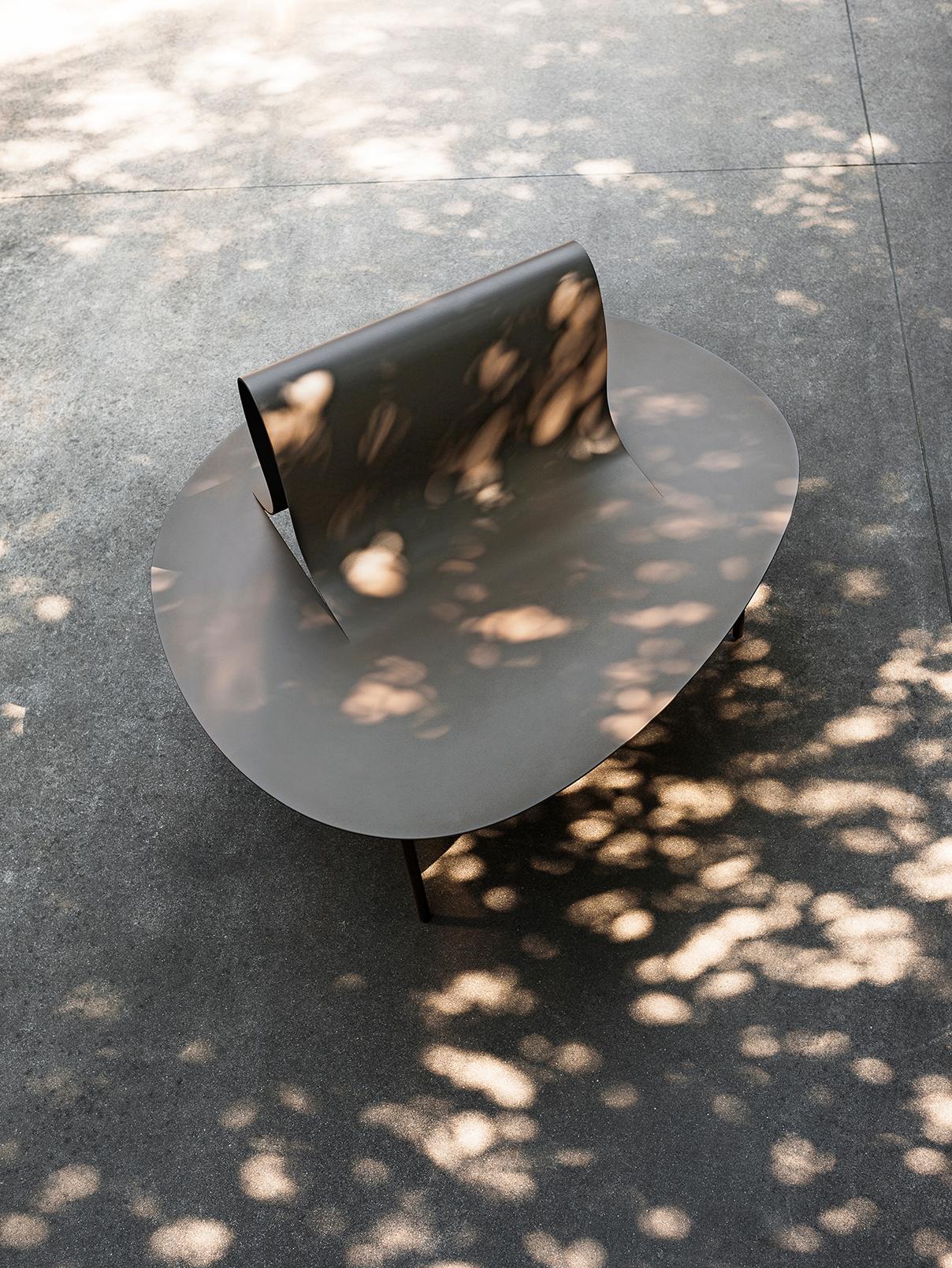 Petit banc Desalto plus SoftER THAN STEEL de Nendo Neuf - En vente à Brooklyn, NY