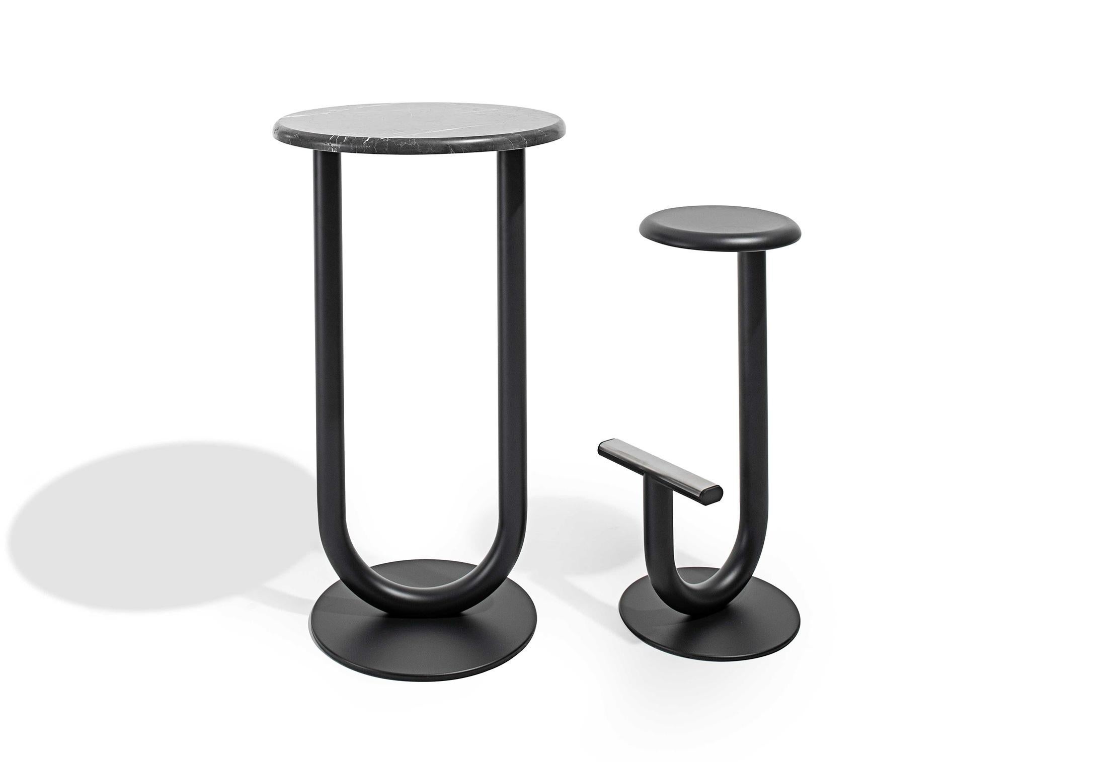 Customizable Desalto Strong Bar Table with Stool by Eugeni Quitllet For Sale 1