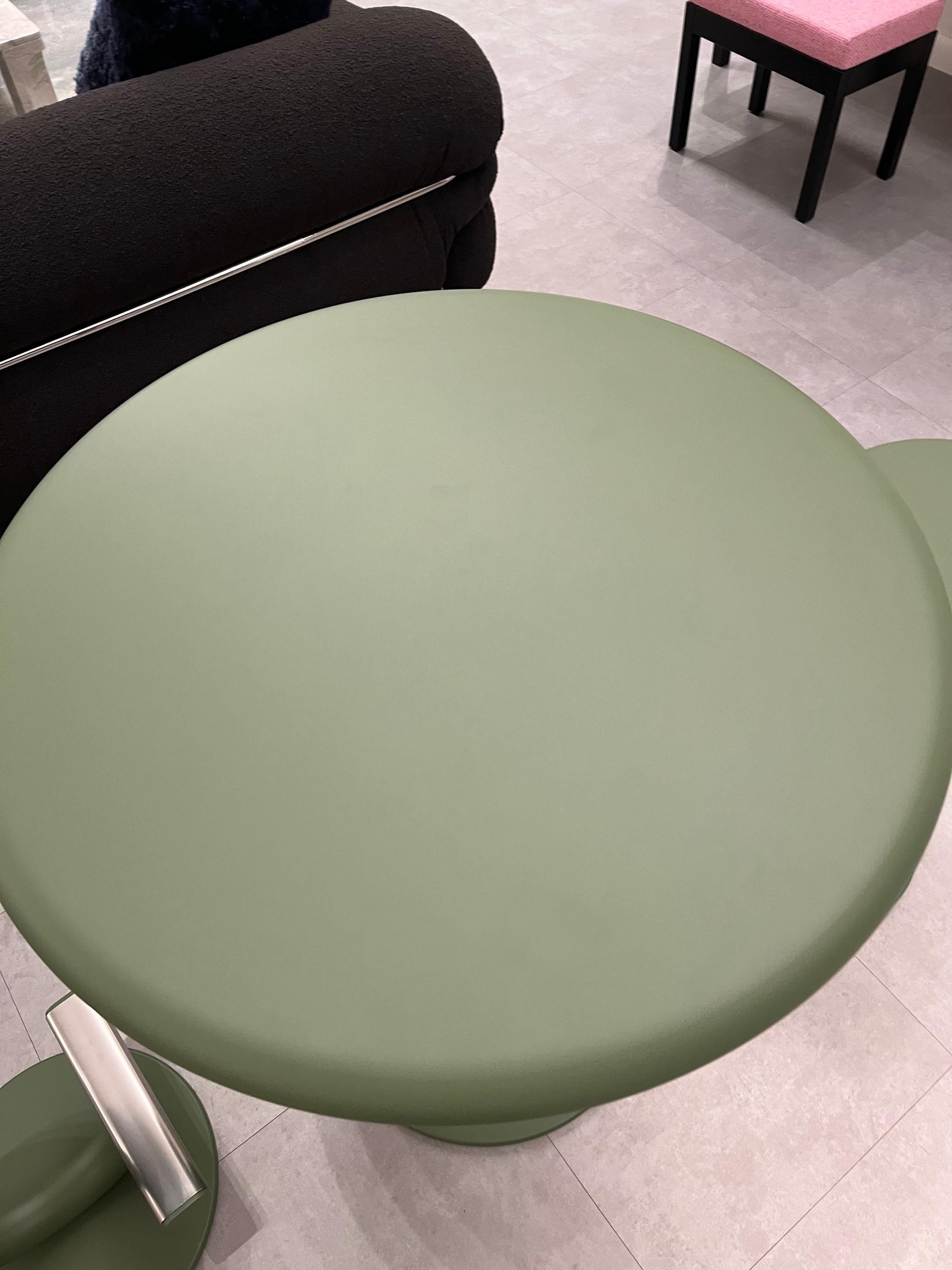 STRONG sgabello INDOOR h64
B85 moss green/SEAT B85 moss green
STRONG sedia TESSUTO
STRONG INDOOR top lamiera D70 h90
B85 moss green/TOP B85 moss green
Strong stool :It’s the idea of using art to shape new ideas, taking the shortest road for the
