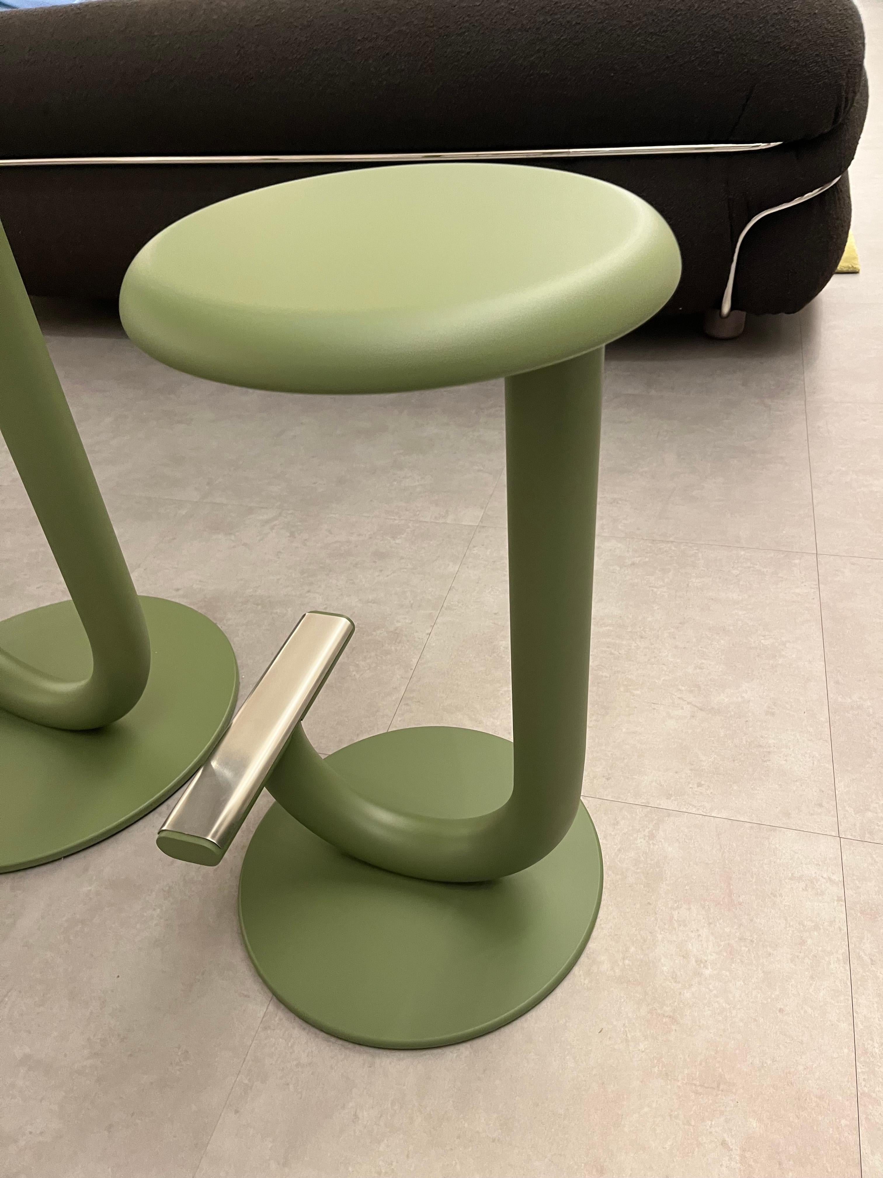 Contemporary Desalto Strong Bar Table with Stool Designed by Eugeni Quitllet in STOCK