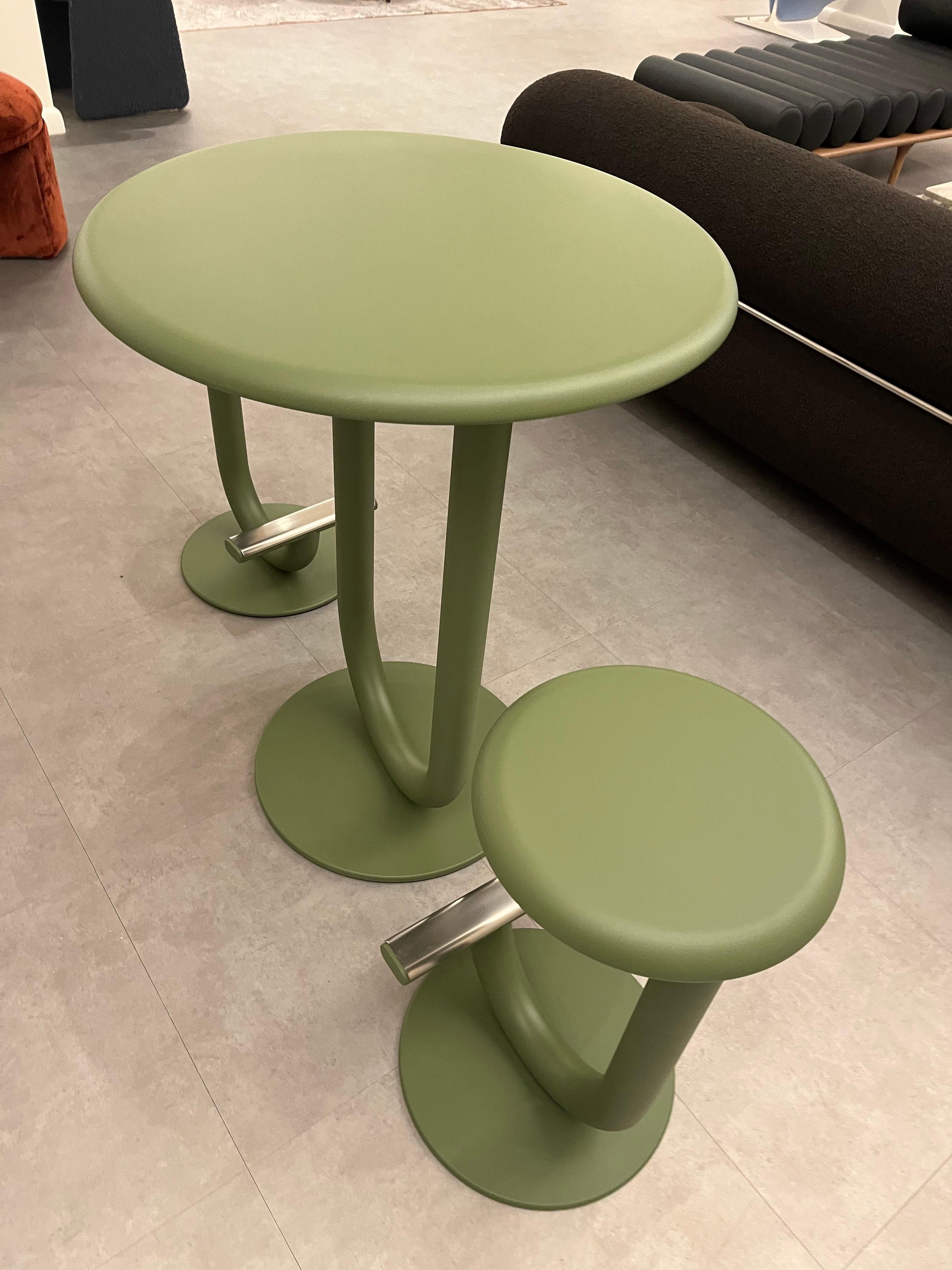Metal Desalto Strong Bar Table with Stool Designed by Eugeni Quitllet in STOCK