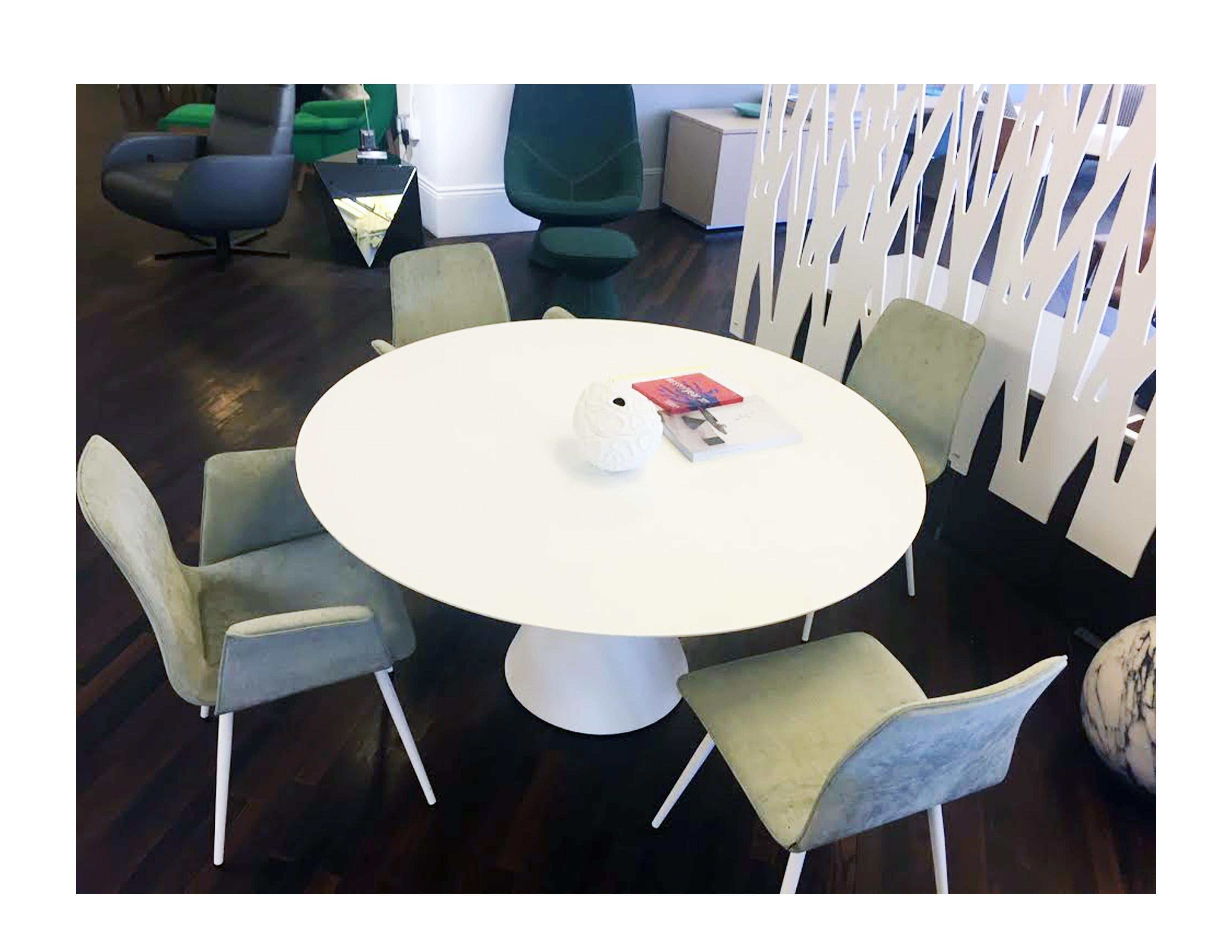 Ceramic Desalto White Round Clay Table