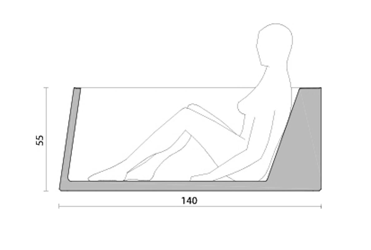 Italian Desco Circle Bathtub Made of Marble Customizable For Sale