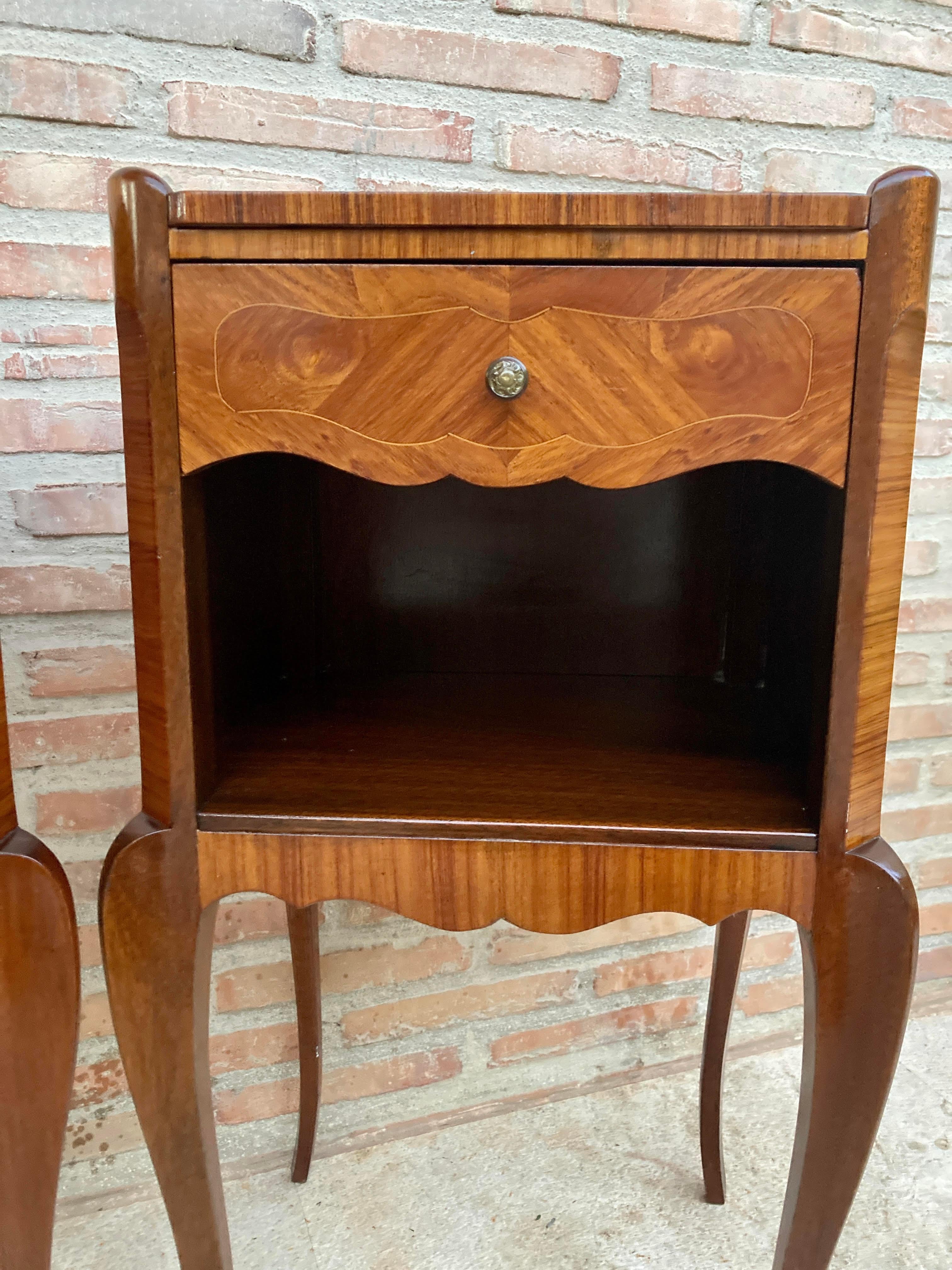 Early 20th Century French Marquetry And Iron Hardware Bedside Tables Or Nightsta For Sale 2