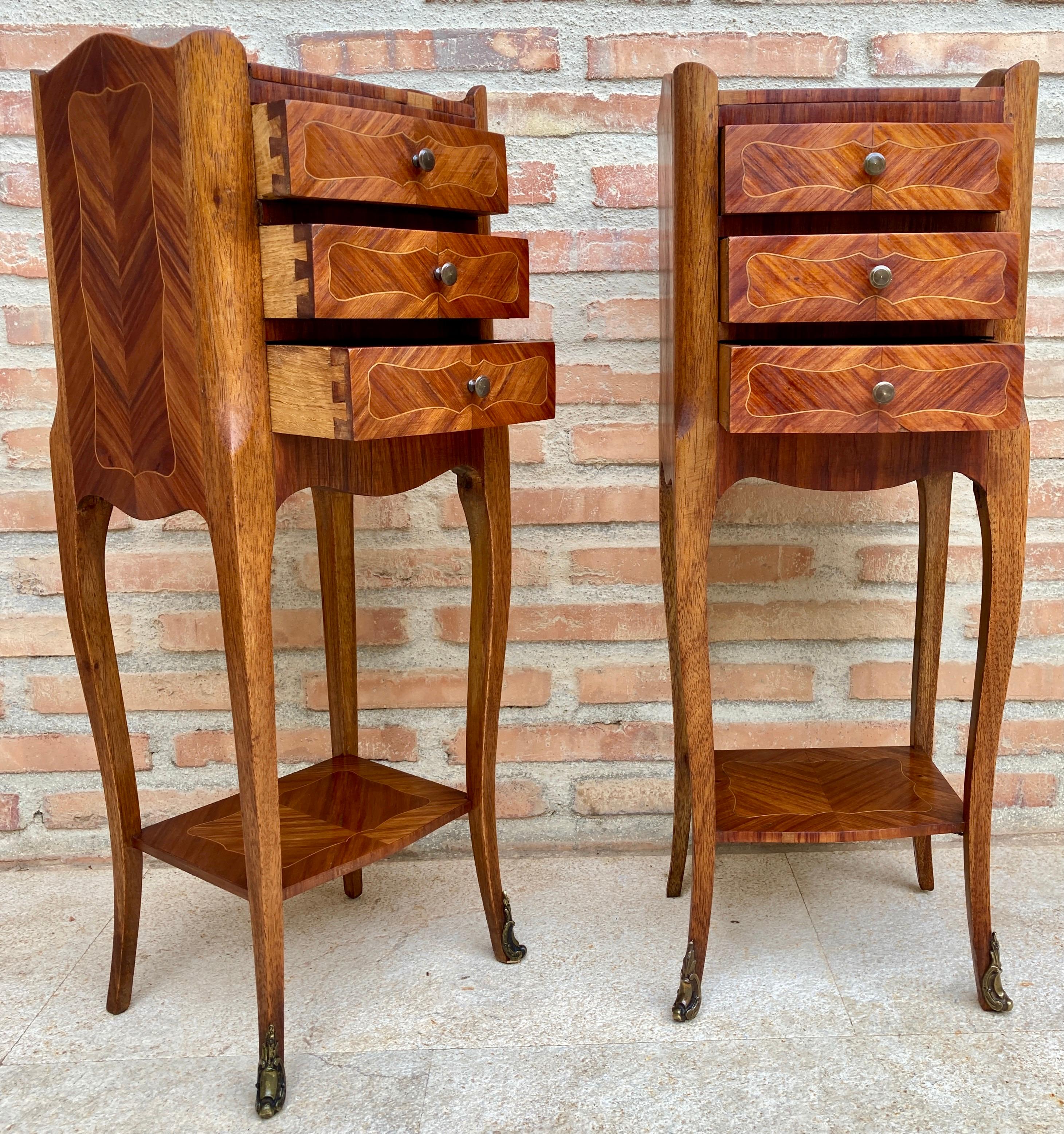 Description Pair of French Walnut Bedside Tables Adorned with Fine Louis XV Mar For Sale 2