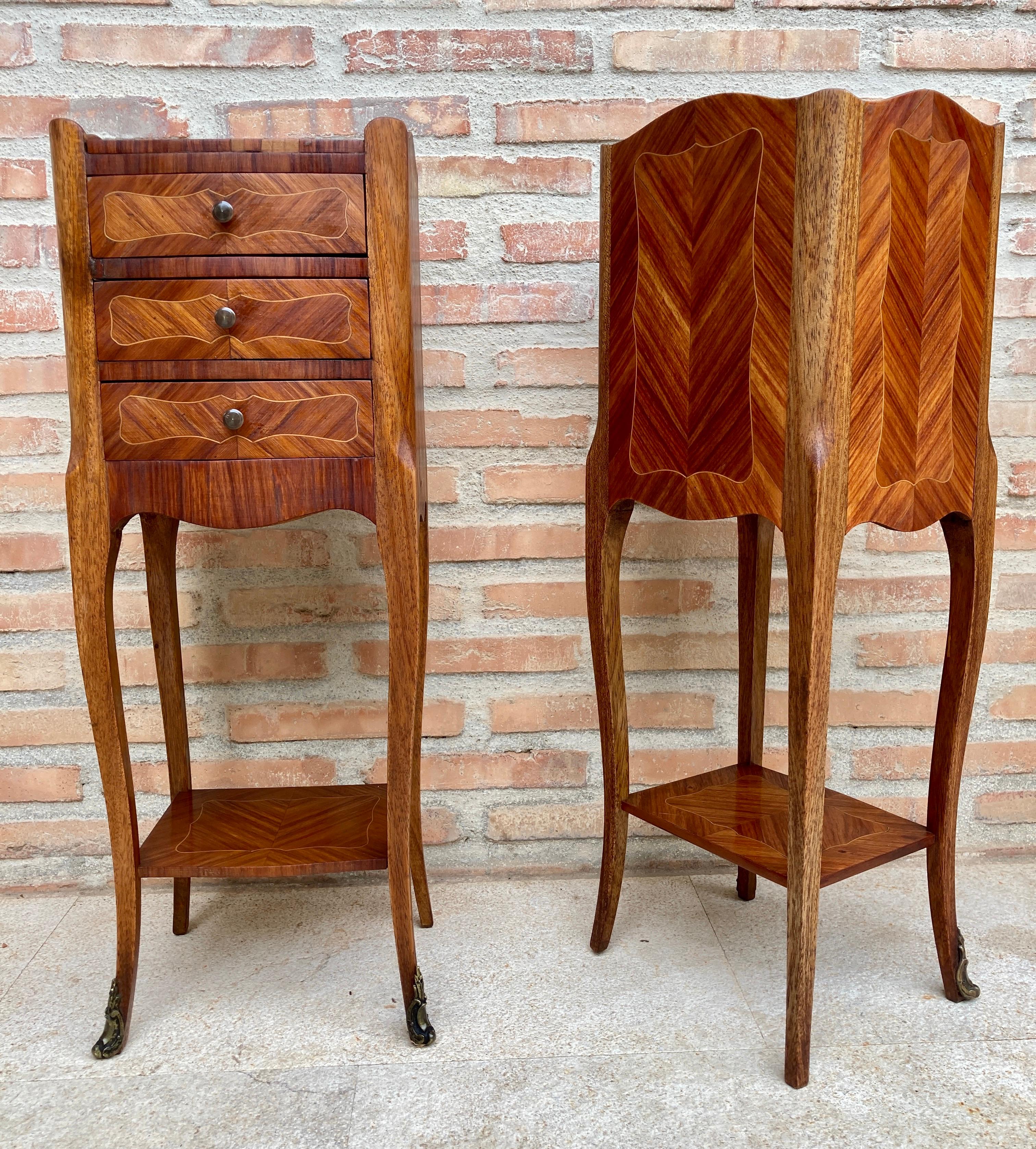 Description Pair of French Walnut Bedside Tables Adorned with Fine Louis XV Mar For Sale 3