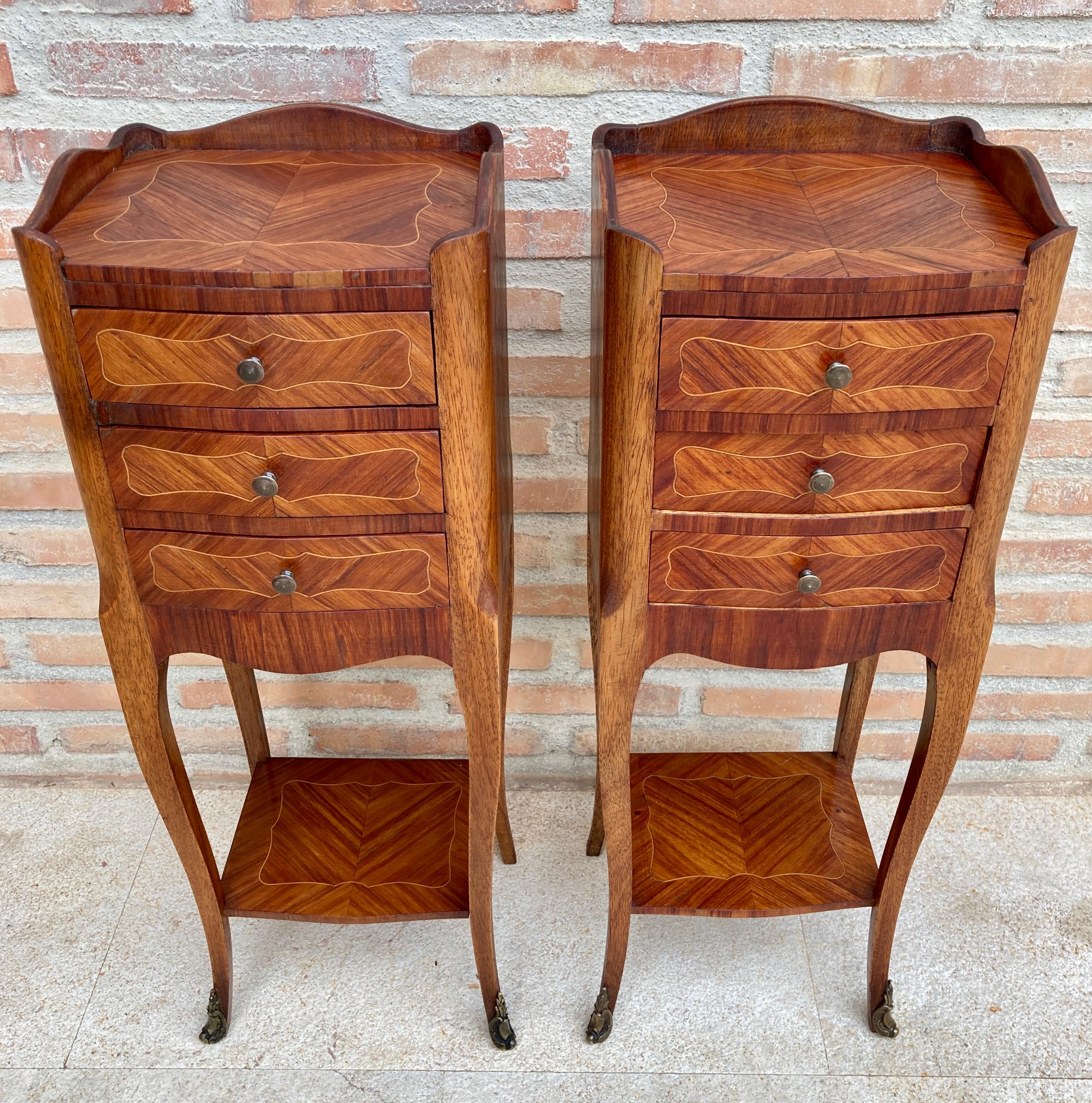 Description Pair of French Walnut Bedside Tables Adorned with Fine Louis XV Mar For Sale 4
