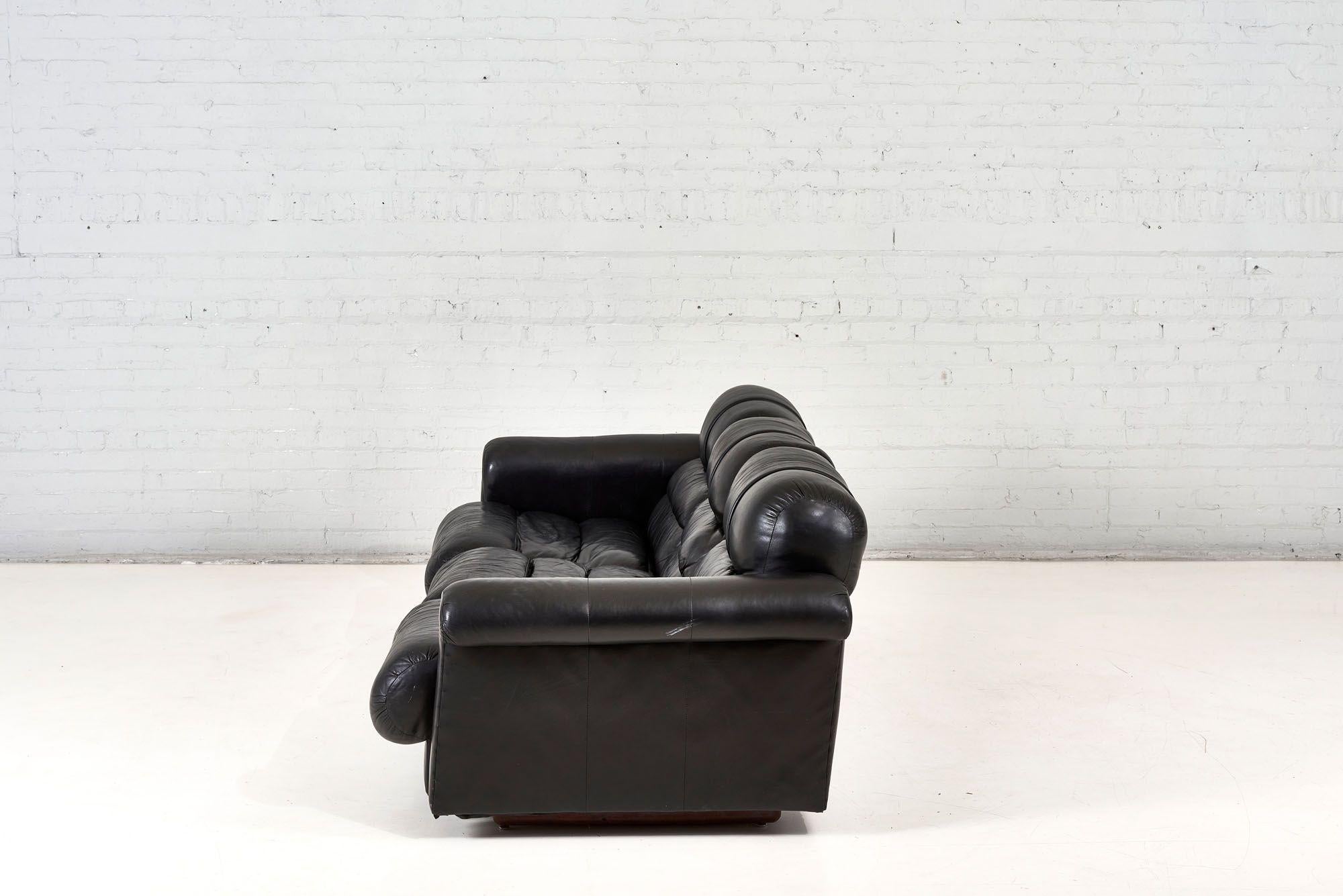 De Sede Black Leather Sofa, 1970 In Good Condition For Sale In Chicago, IL