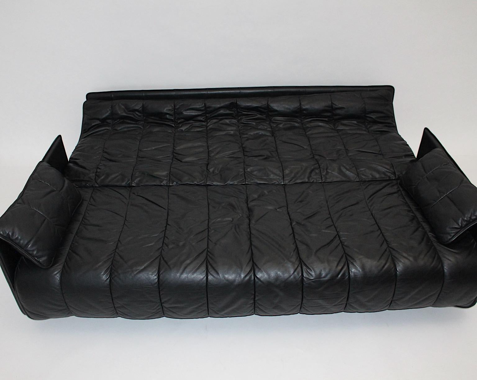 DeSede Black Leather Vintage Freestanding DS 69 Sofa Daybed 1970s Switzerland For Sale 8