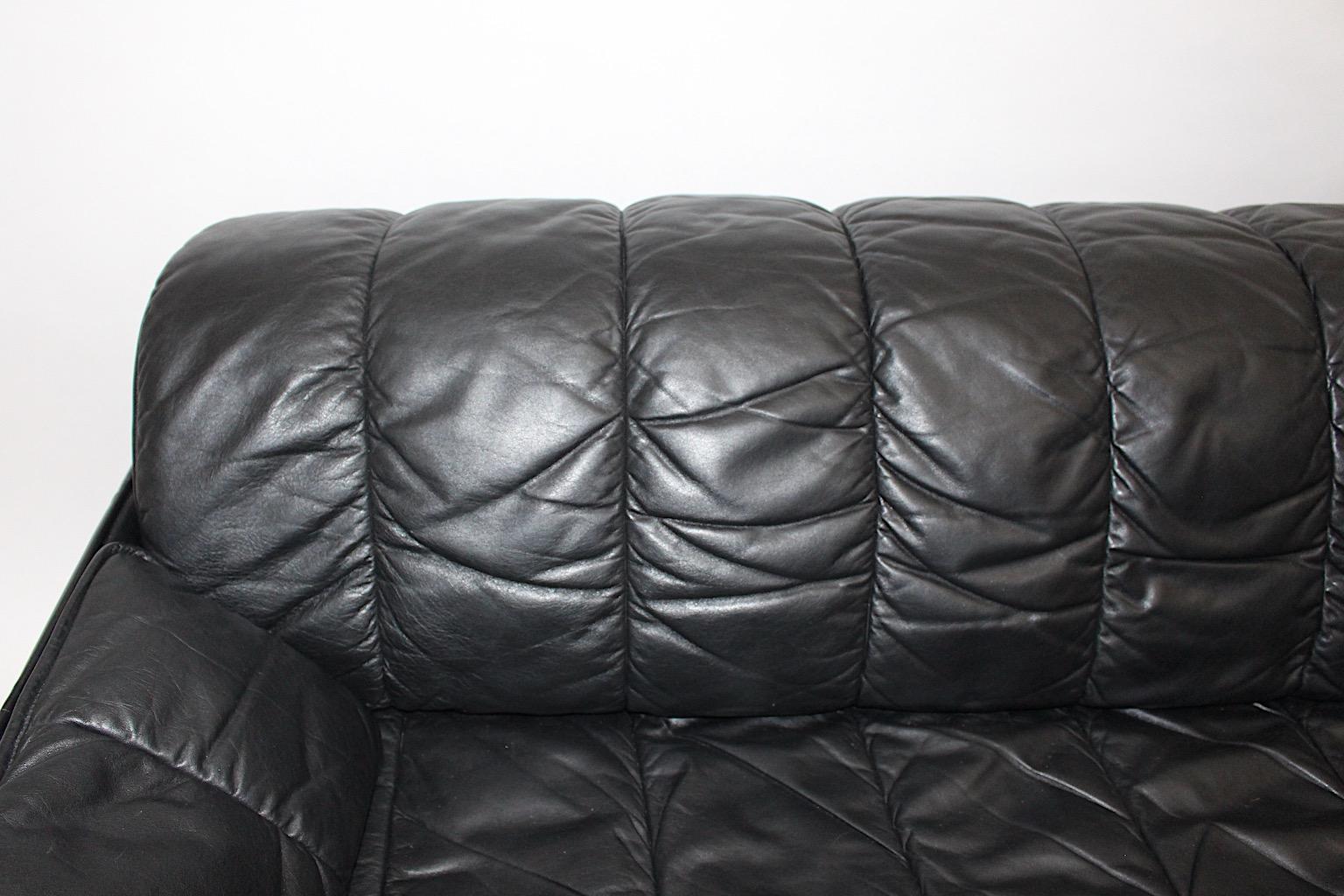 DeSede Black Leather Vintage Freestanding DS 69 Sofa Daybed 1970s Switzerland For Sale 13