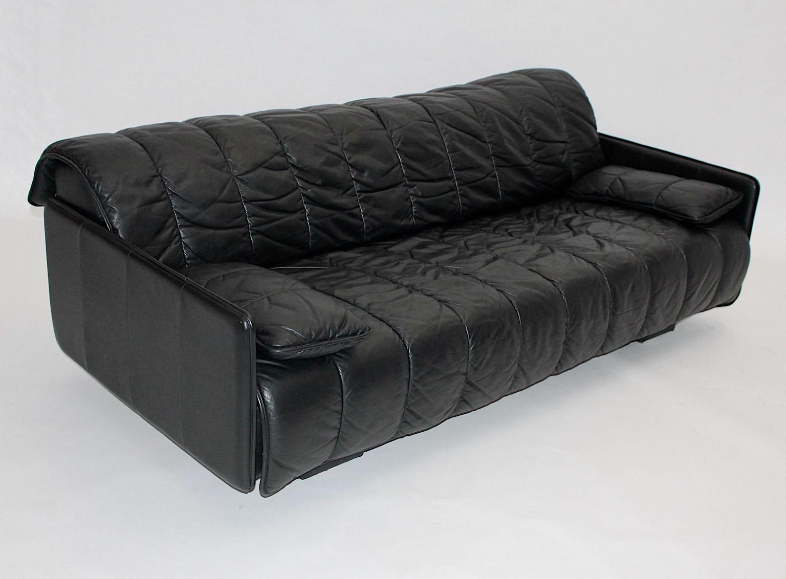 DeSede Black Leather Vintage Freestanding DS 69 Sofa Daybed 1970s Switzerland In Good Condition For Sale In Vienna, AT